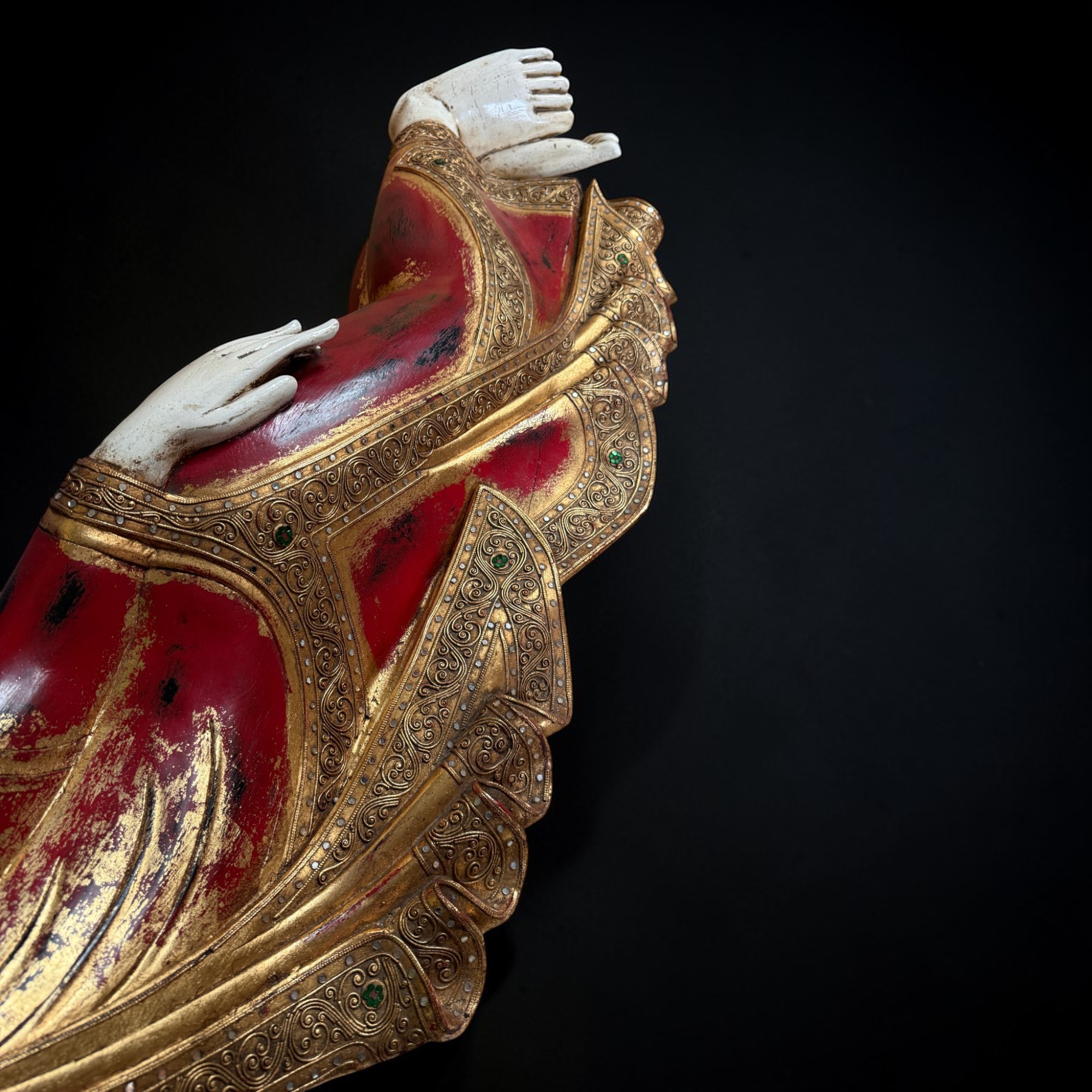 Liegender Nirvana Buddha 153cm – Handgeschnitzt mit Blattgold – ca. 50 Jahre alt