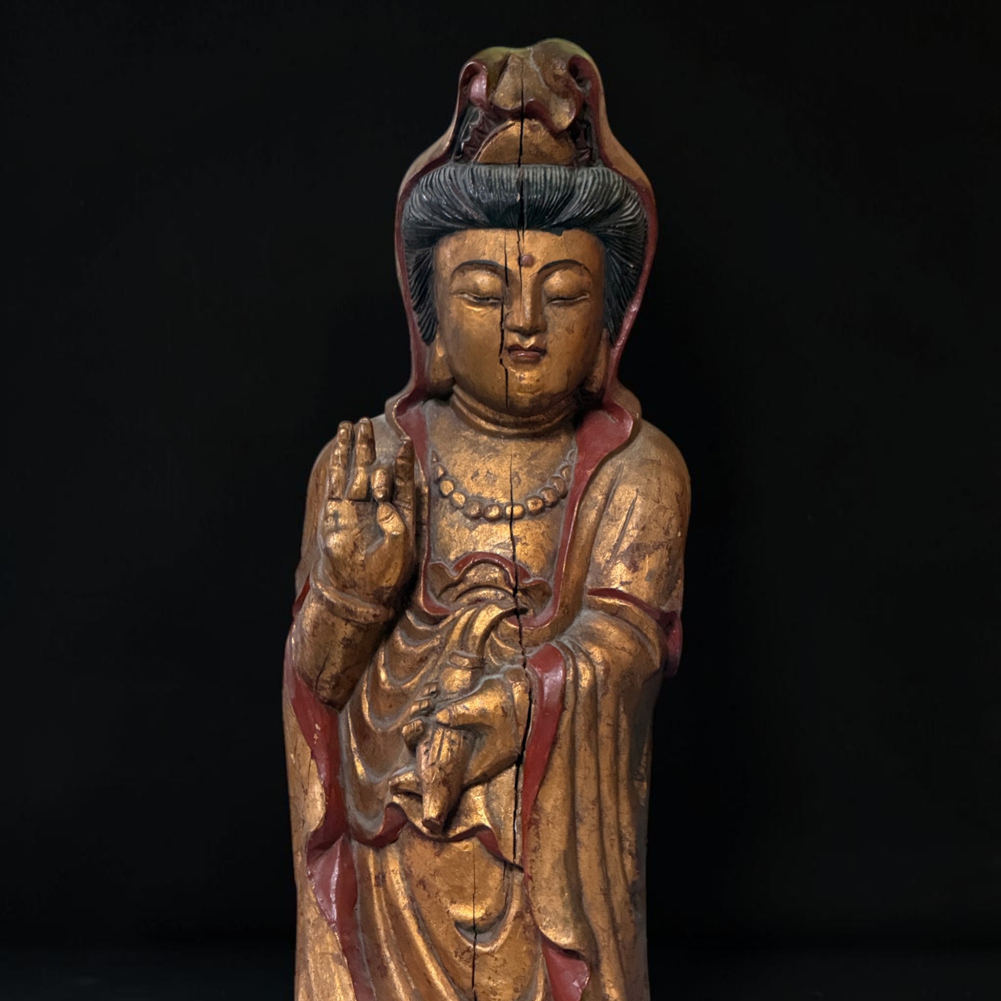 Guanyin Bodhisattva Holzskulptur, China wohl 19. Jh., polychrom vergoldet, 98 cm