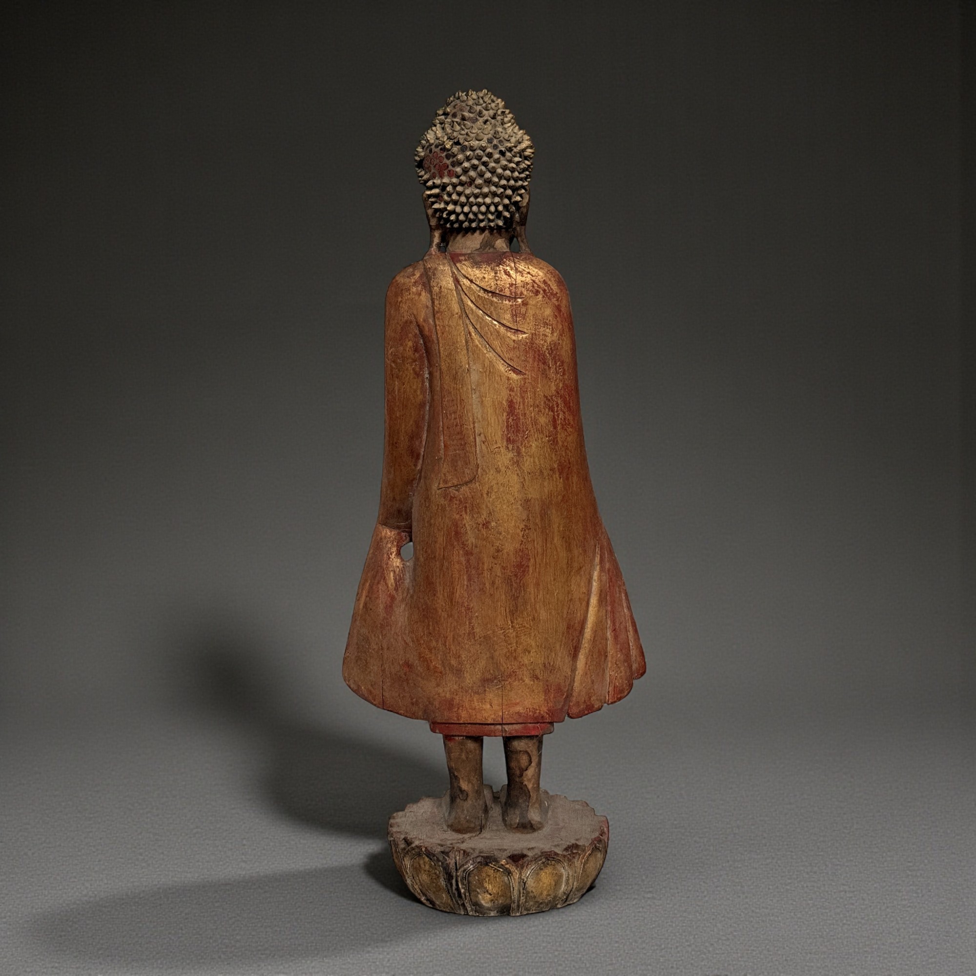 Stehender Buddha aus Burma – Teakholz Skulptur ca. 100 Jahre