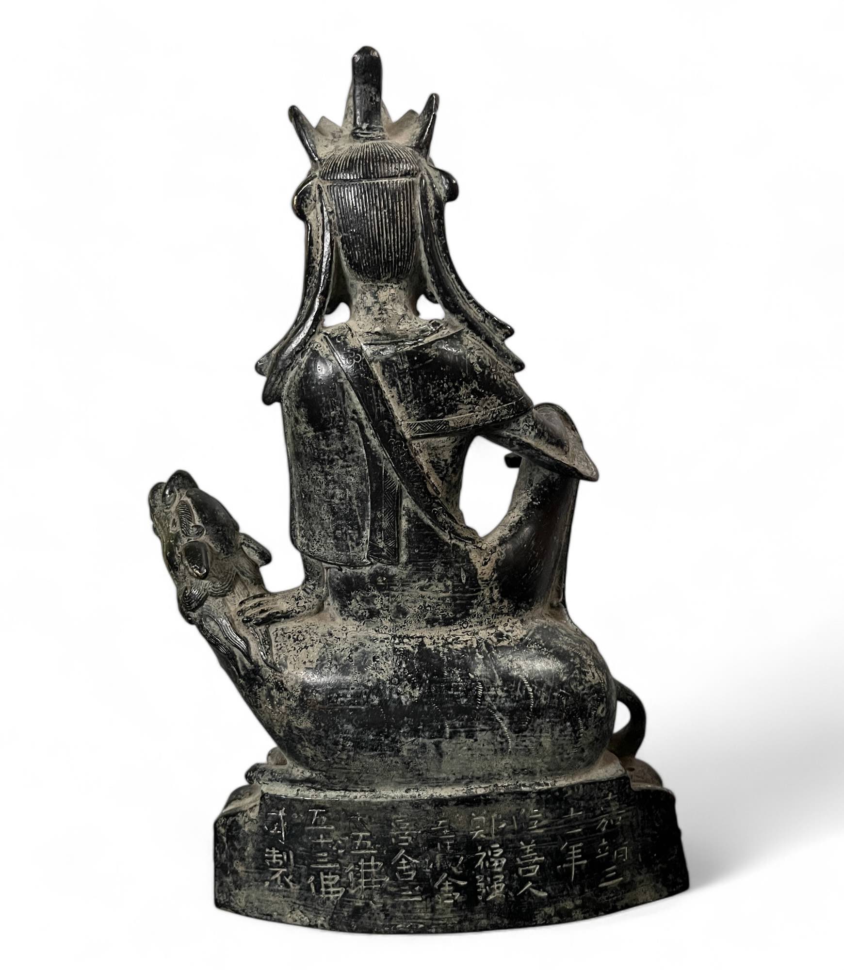 Guan Yin Skulptur auf Drachenlöwe, China Guan Yin Skulptur auf Drachenlöwe, China