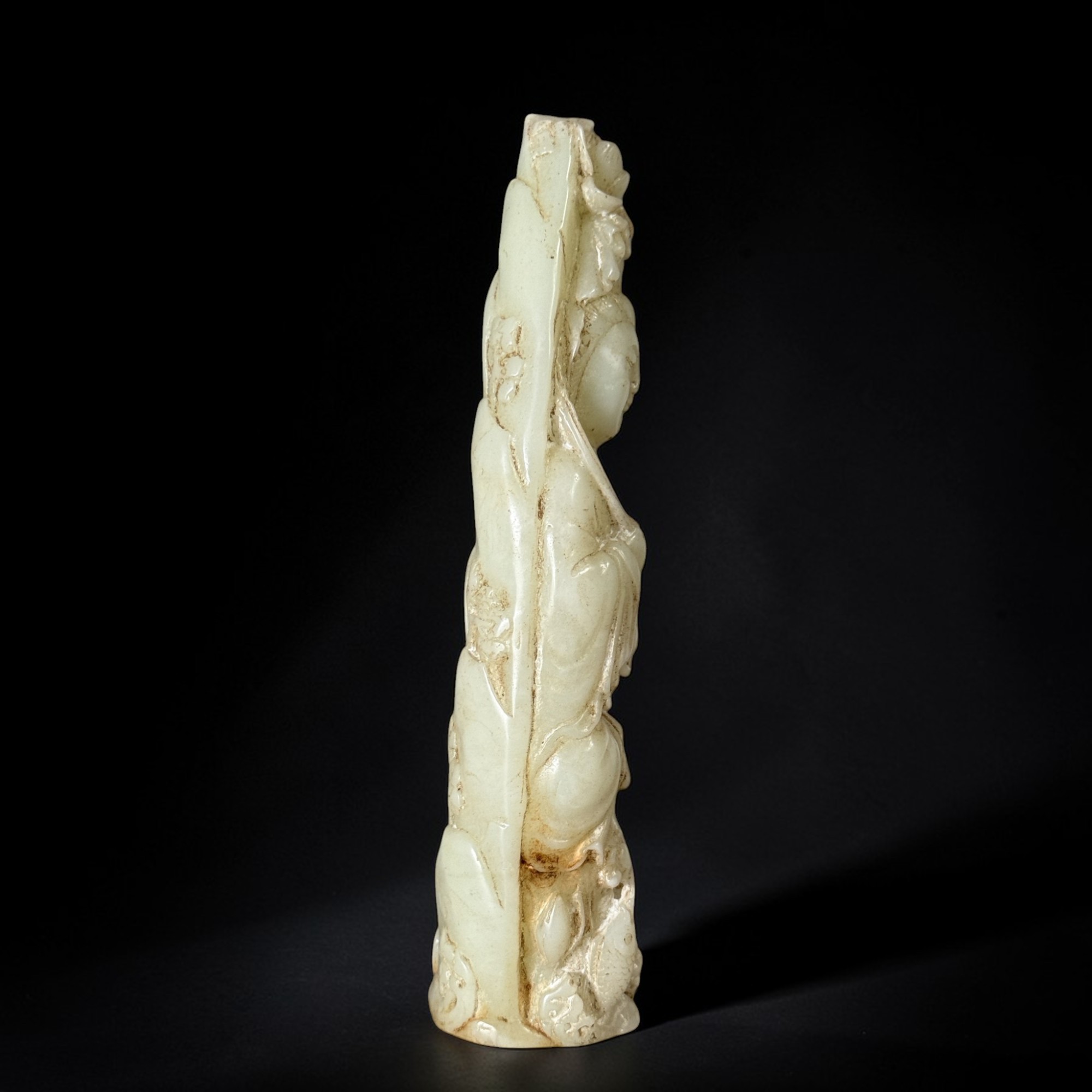 Guanyin Bodhisattva aus chinesischer Jade – Berg-Relief (18 cm)