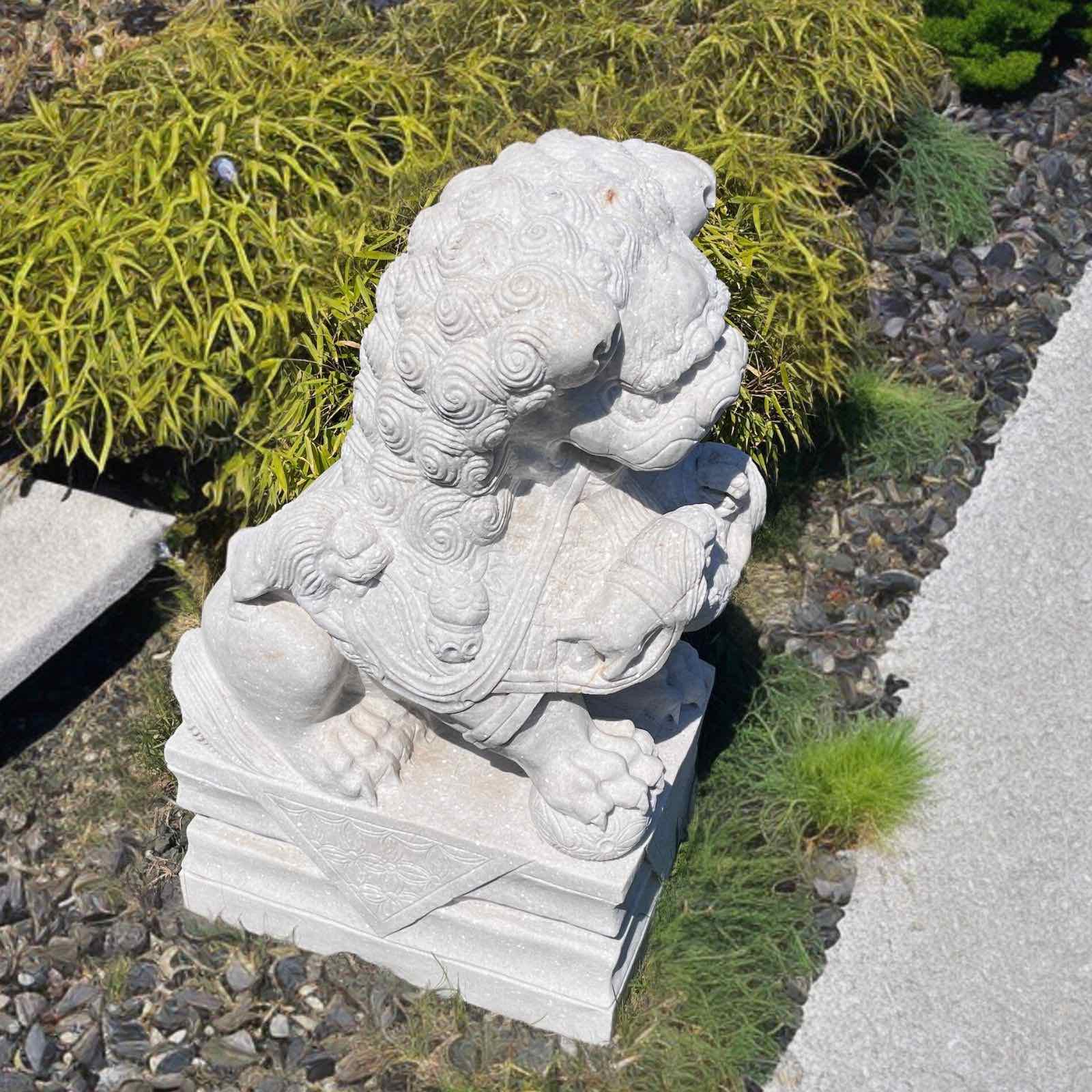 Chinesischer Wächterlöwe Tempellöwe Marmor Skulptur China 110cm