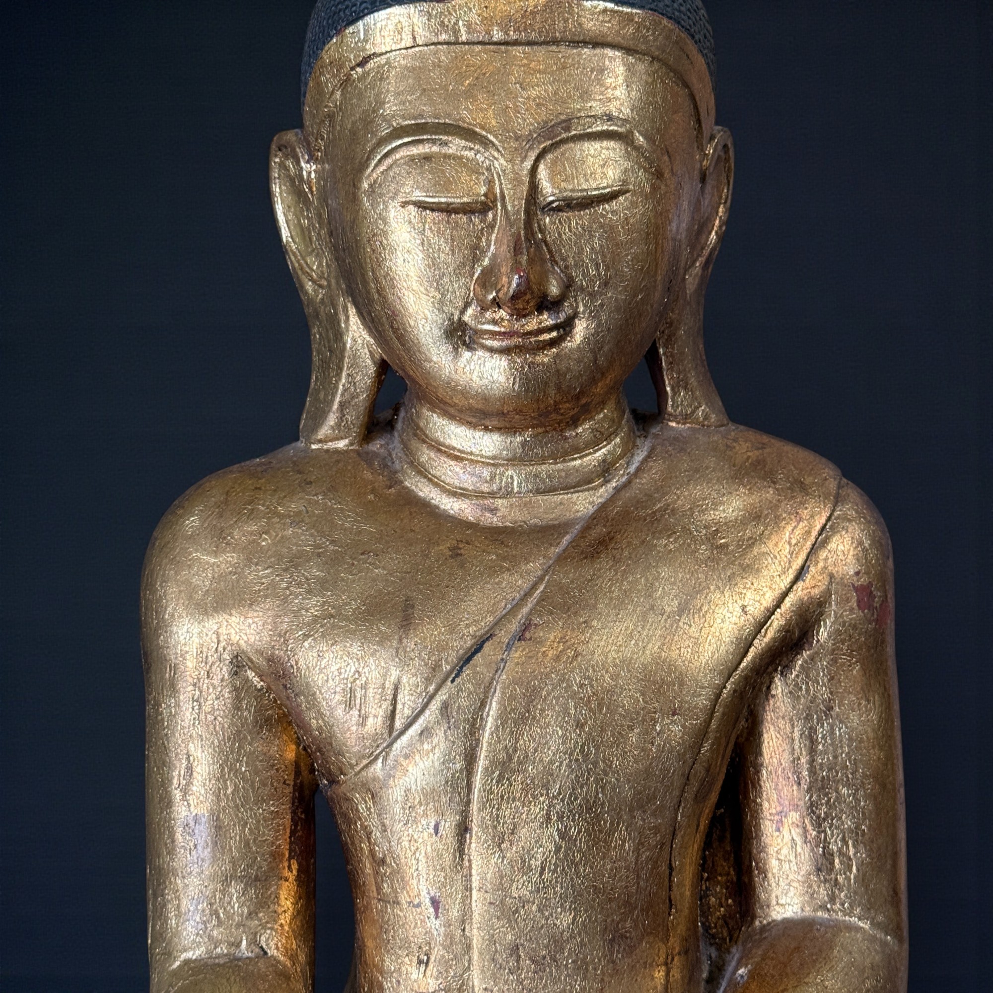 Alte thailändische Buddha Figur Teakholz Blattgold 84cm