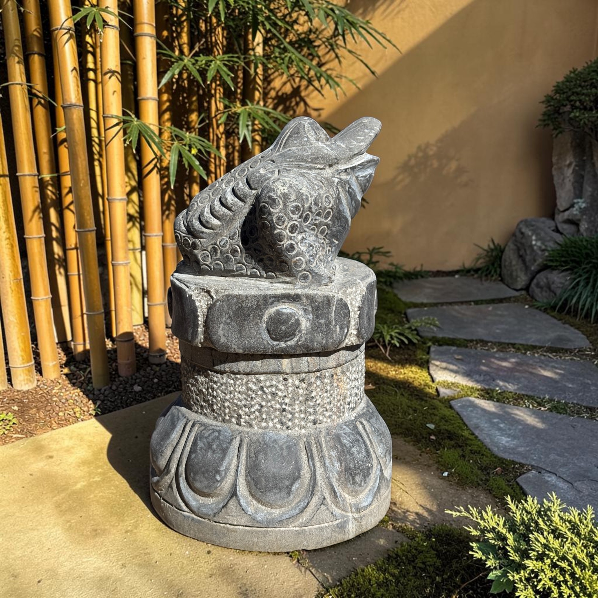 Frosch Brunnen aus Naturstein – Feng Shui Wasserspeier