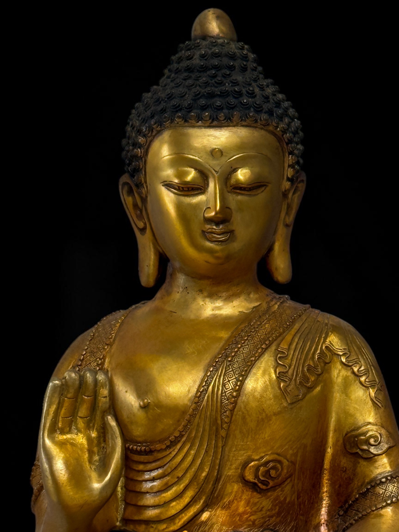 Bronze-Buddha 44 cm – Schutzgeste & Drachen – Sichuan China