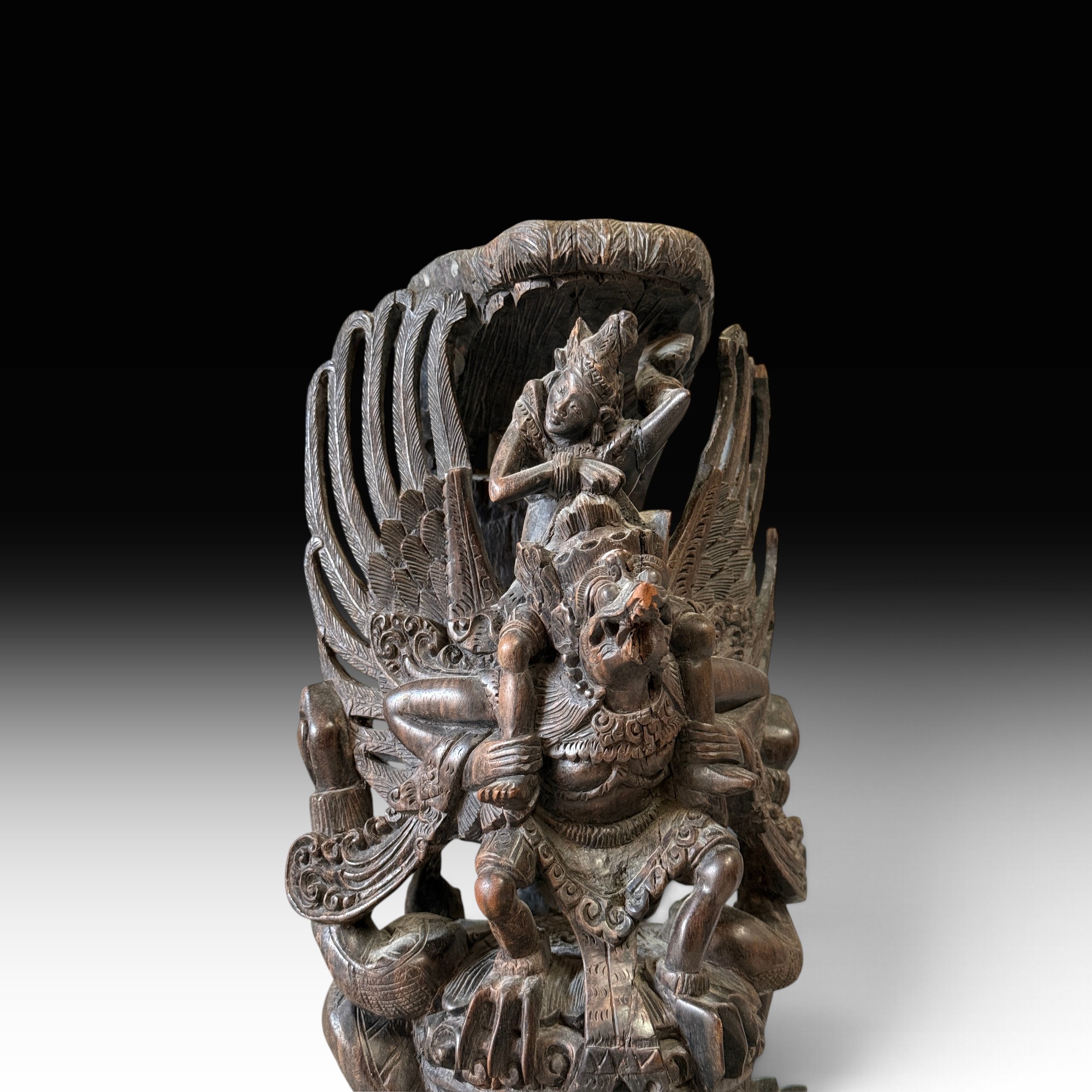 Vishnu auf Garuda Holzskulptur – alte handgeschnitzte Holzfigur, 42,5 cm