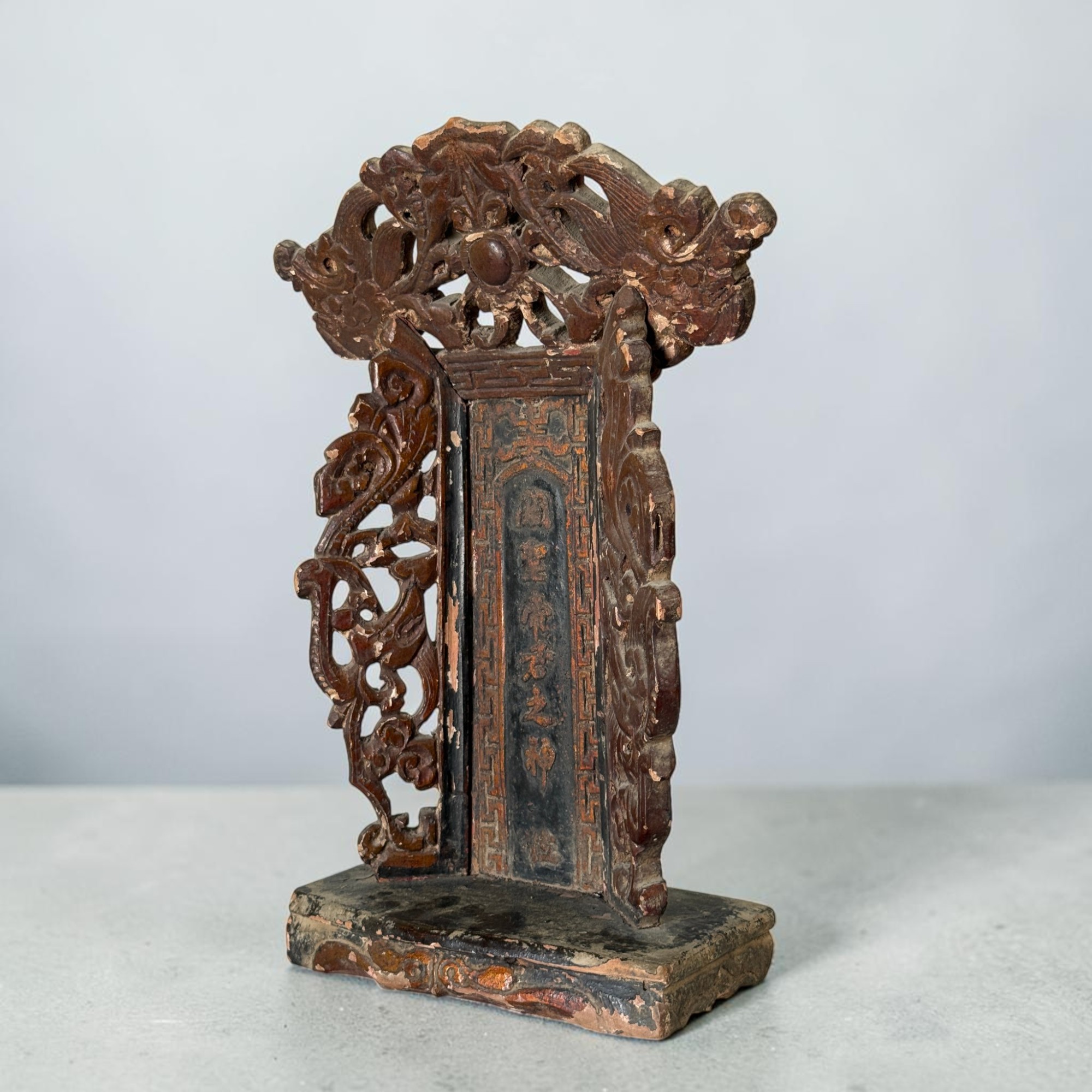 Alter chinesischer Holzschrein Hausaltar mit sitzendem Bronze Buddha