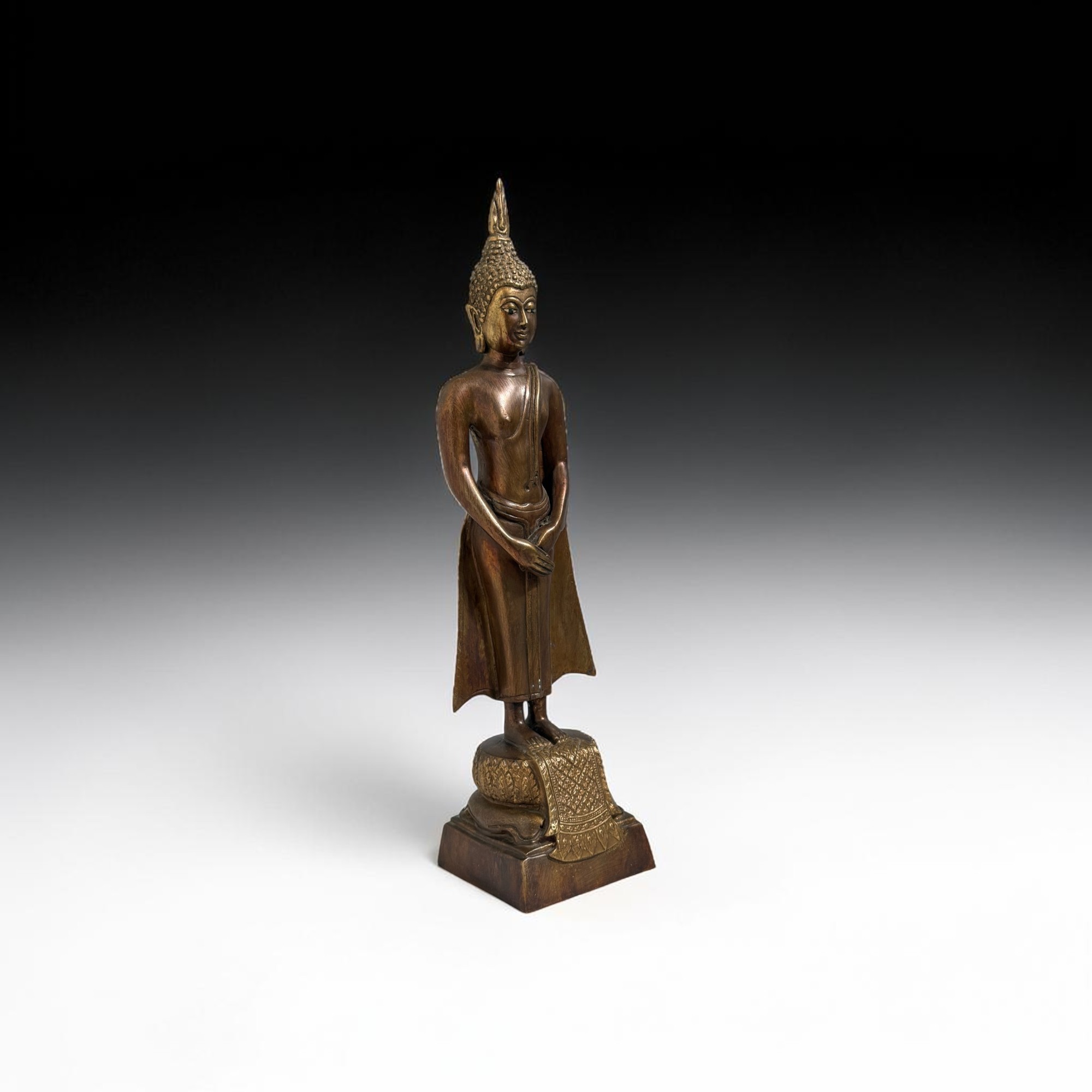 Thailändischer Sonntag-Buddha aus Bronze, Unikat aus Nordthailand, 1980er Jahre