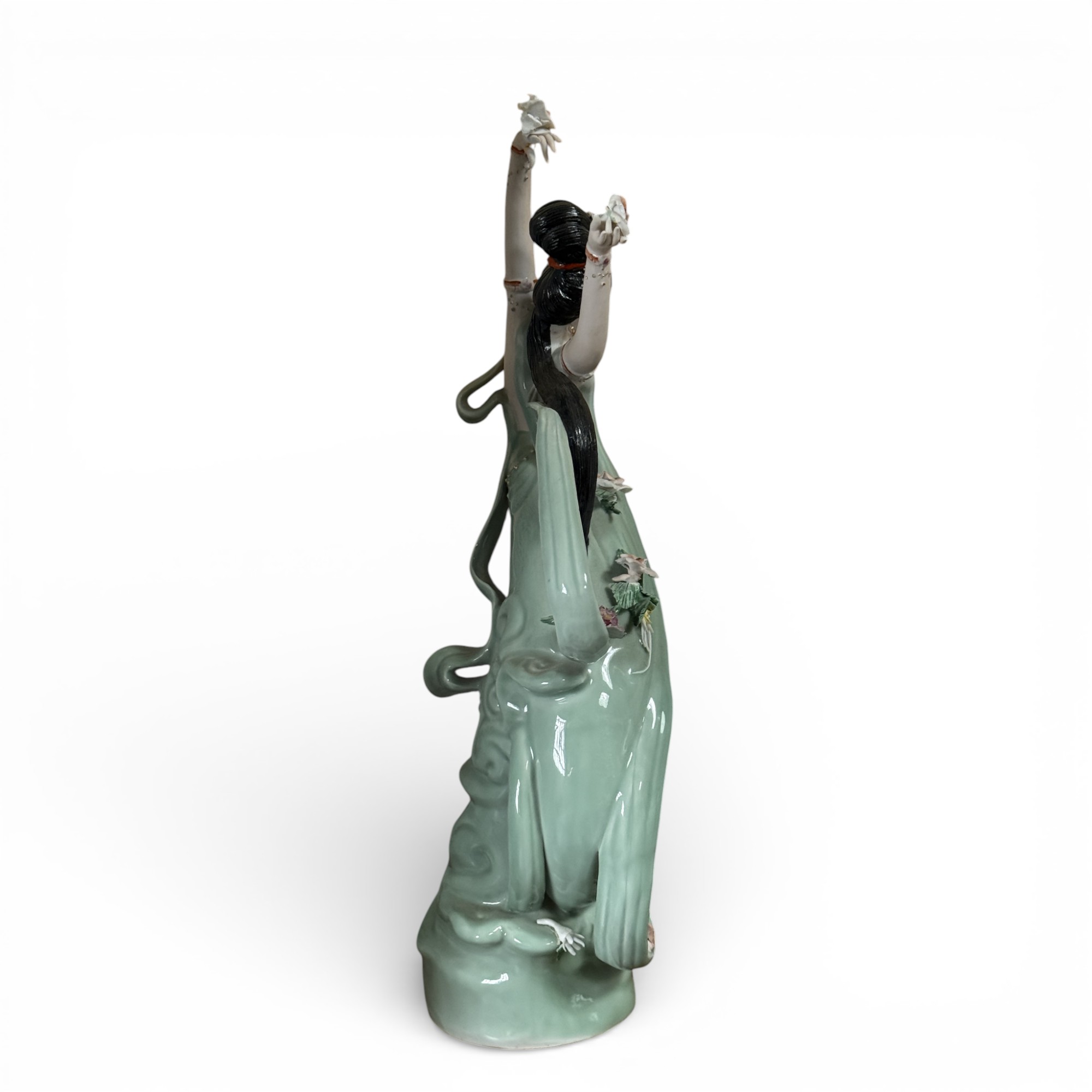 Buddha Figur Kwan-Yin aus Porzellan 47 cm groß