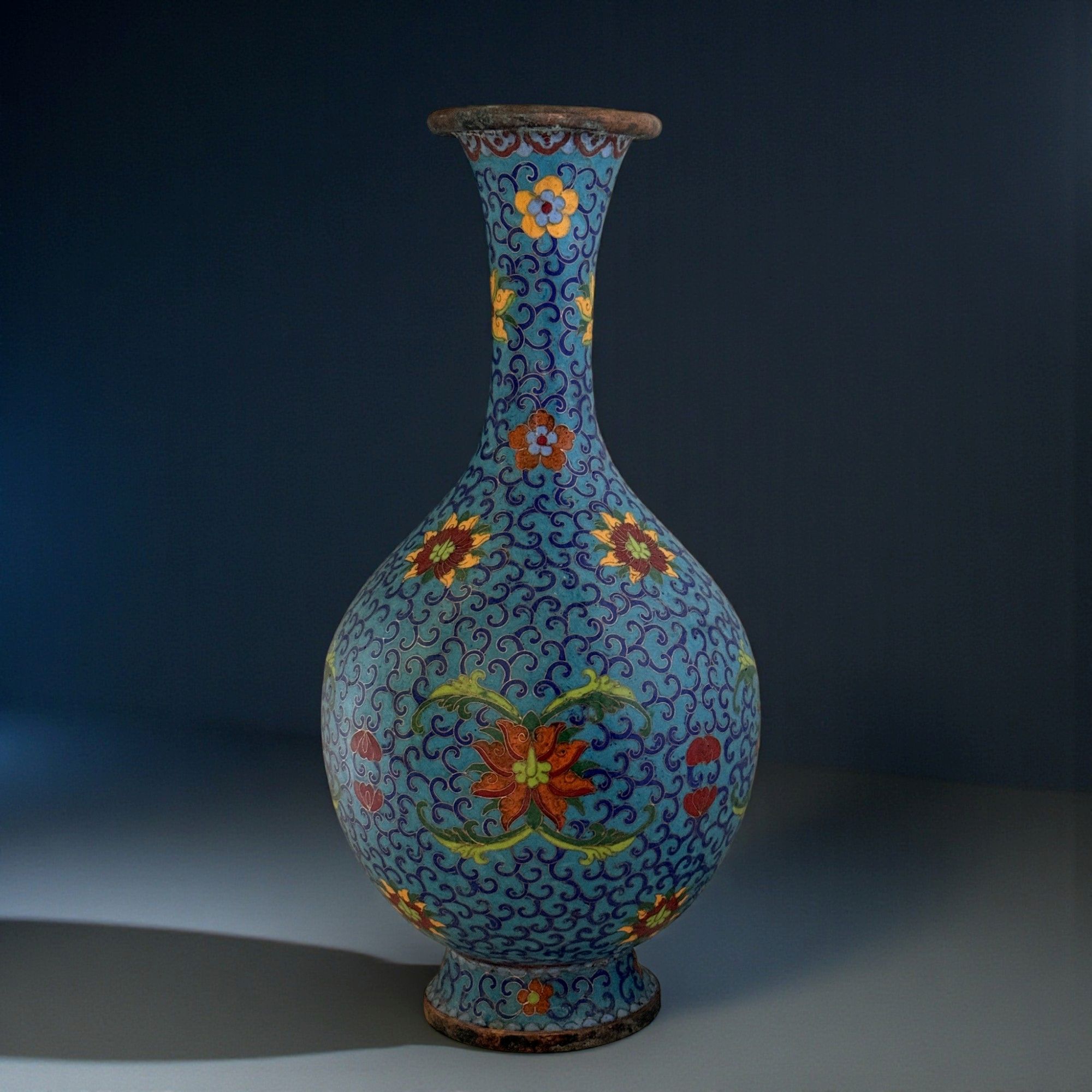 Chinesische Vase aus Bronze - Cloisonne mit Lotusblumen