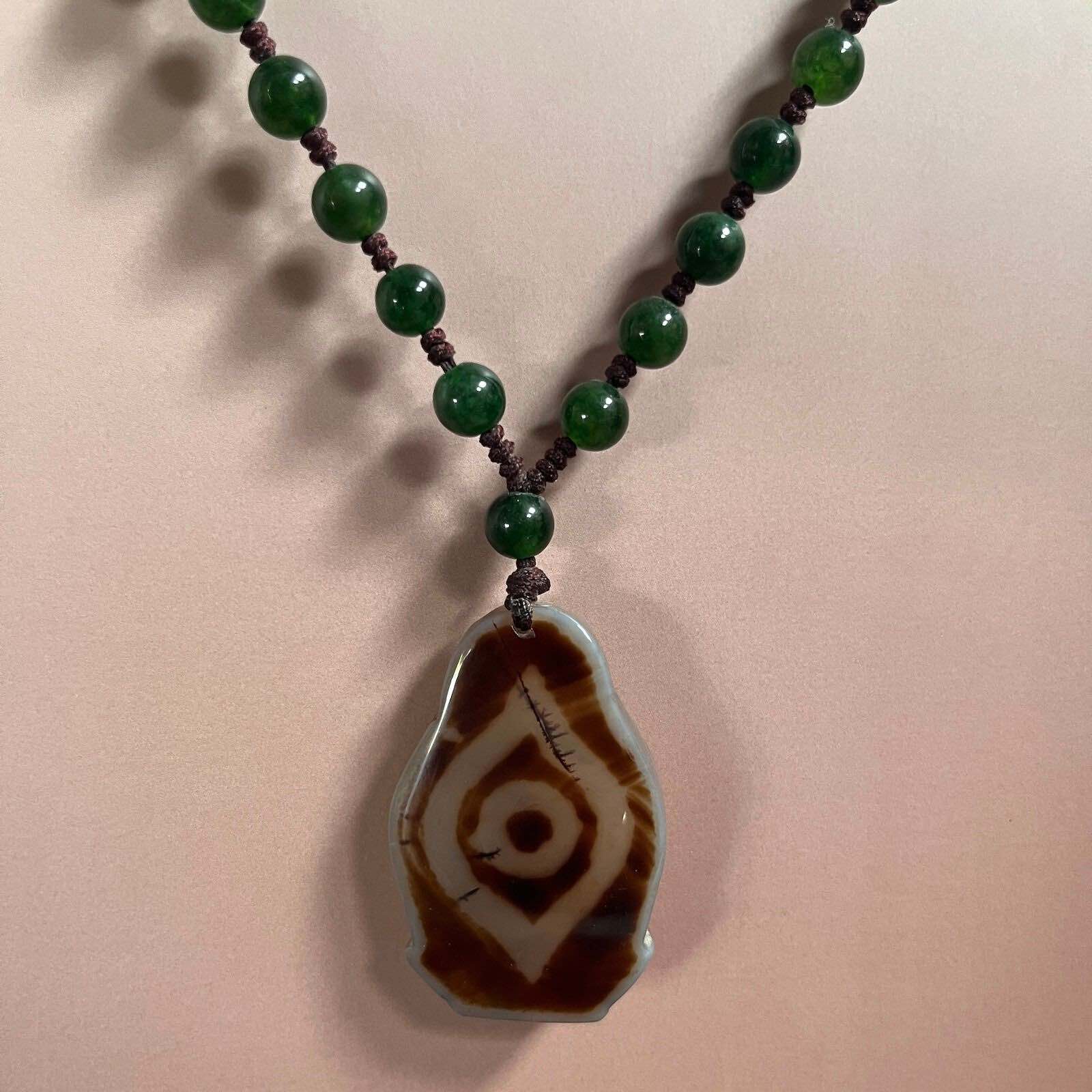 Chenrezig Figur Achatstein - Halskette, Jade