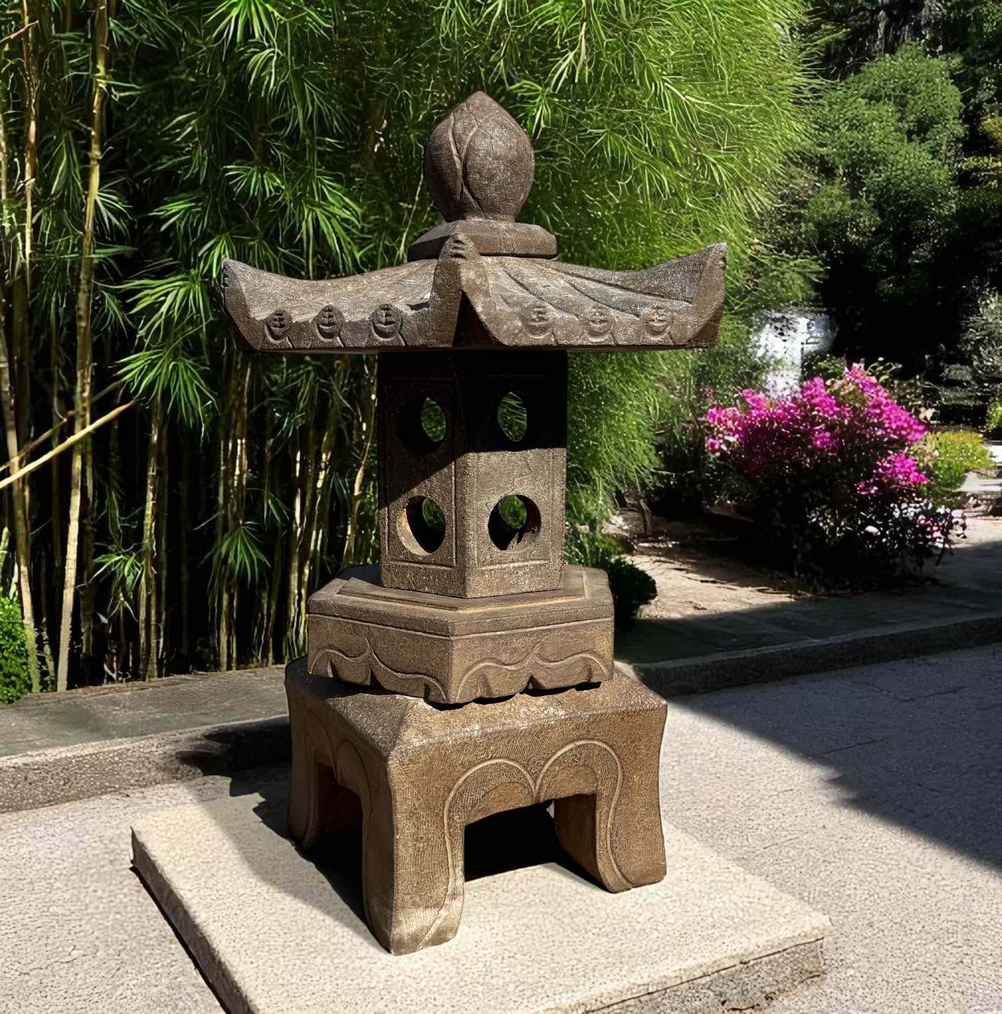 Asiatische Steinlaterne Geisterhaus Ahnenhaus Garten