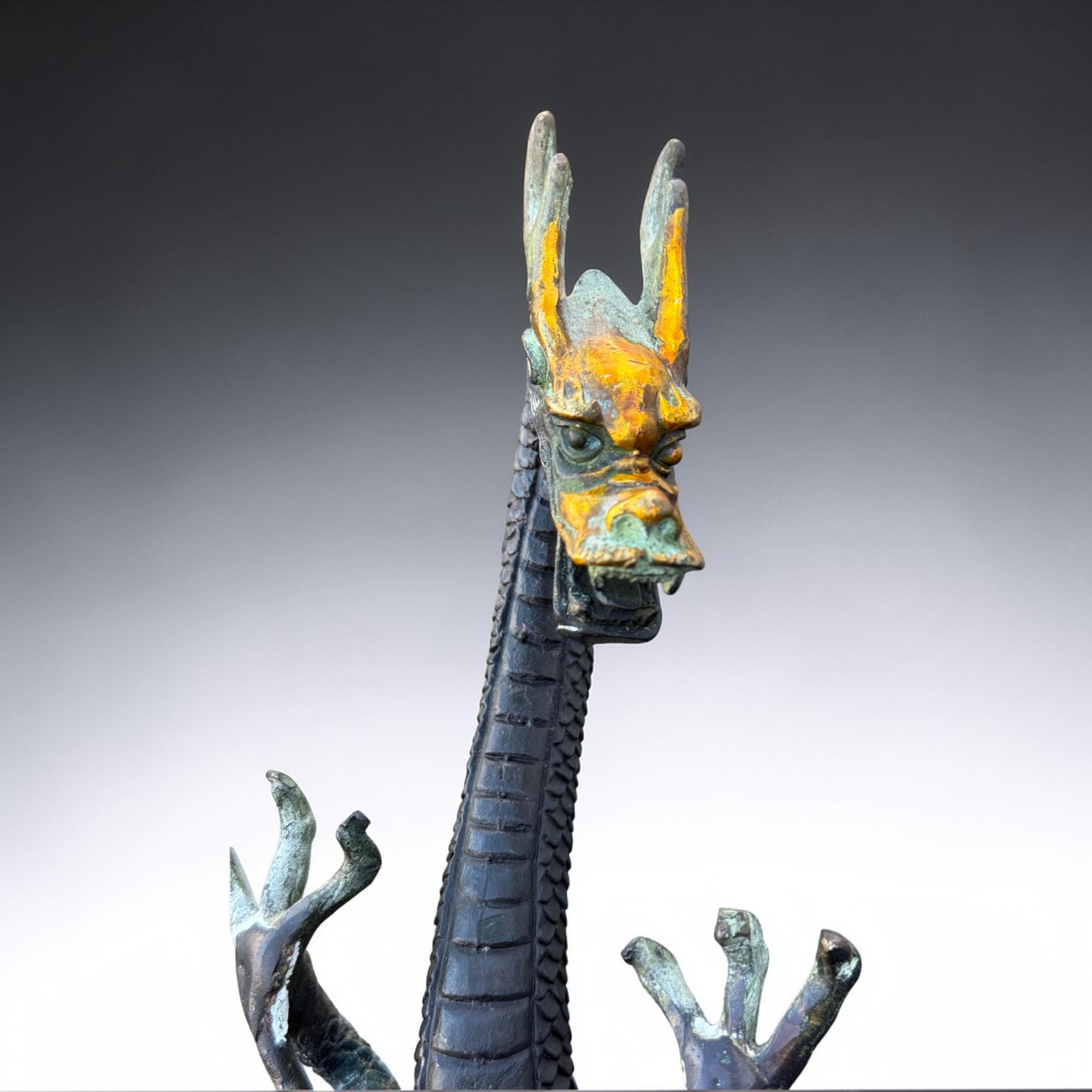 Bronze Drache China – Vierkralliger Mang-Drache mit Patina (41 cm)