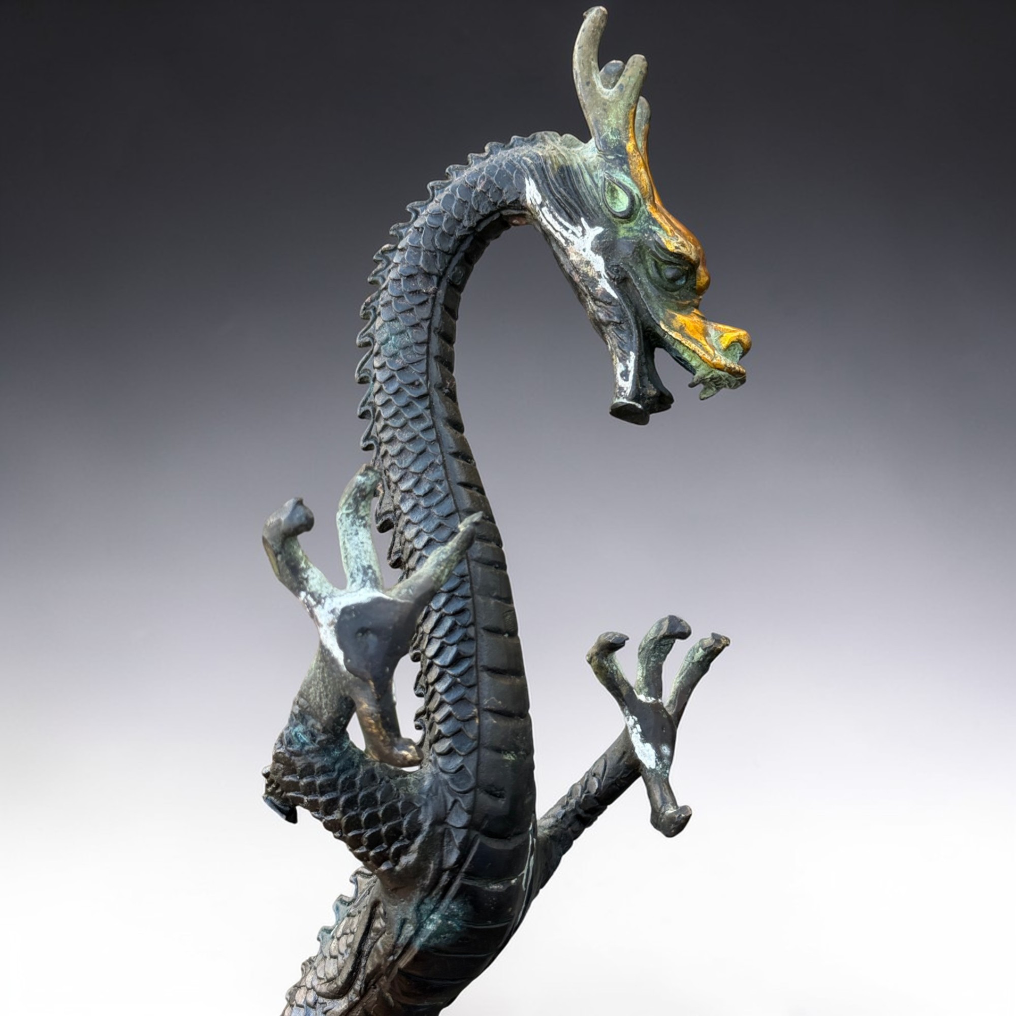 Bronze Drache China – Vierkralliger Mang-Drache mit Patina (41 cm)