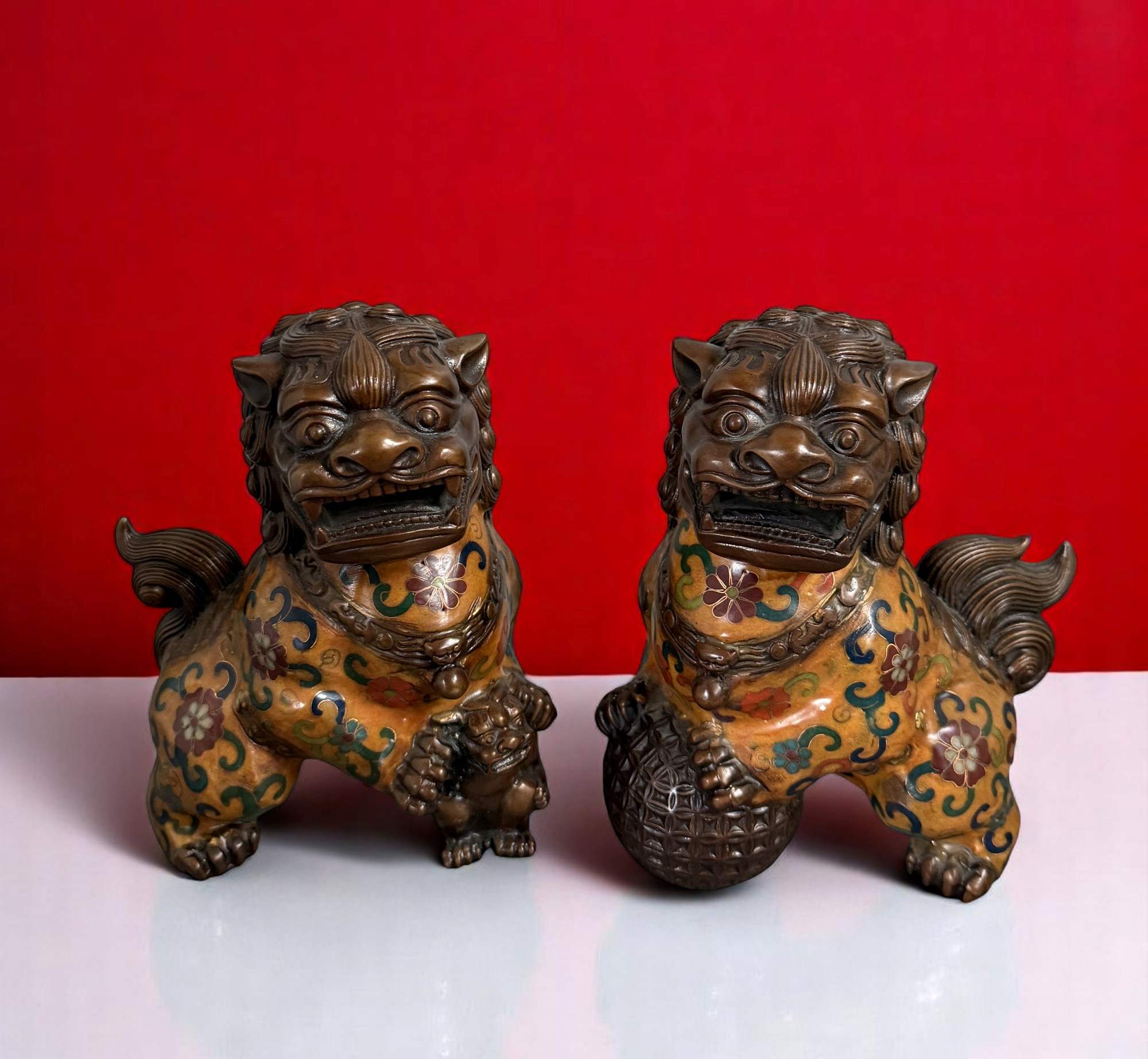 Chinesische Wächterlöwen Bronze Skulpturen Cloisonne Figuren