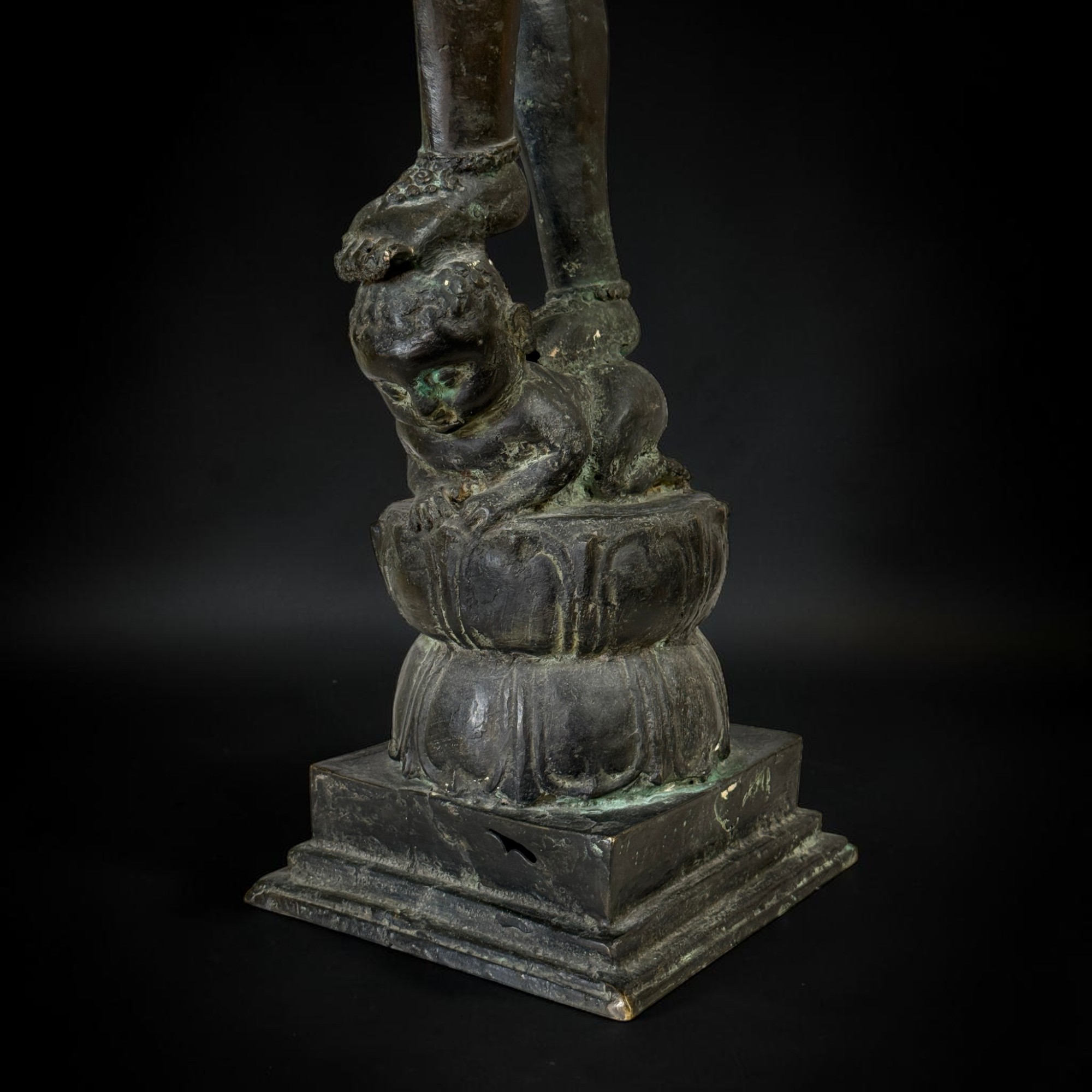 Indische Bronze Statue Devi Shakti im Chola Stil - 106 cm groß