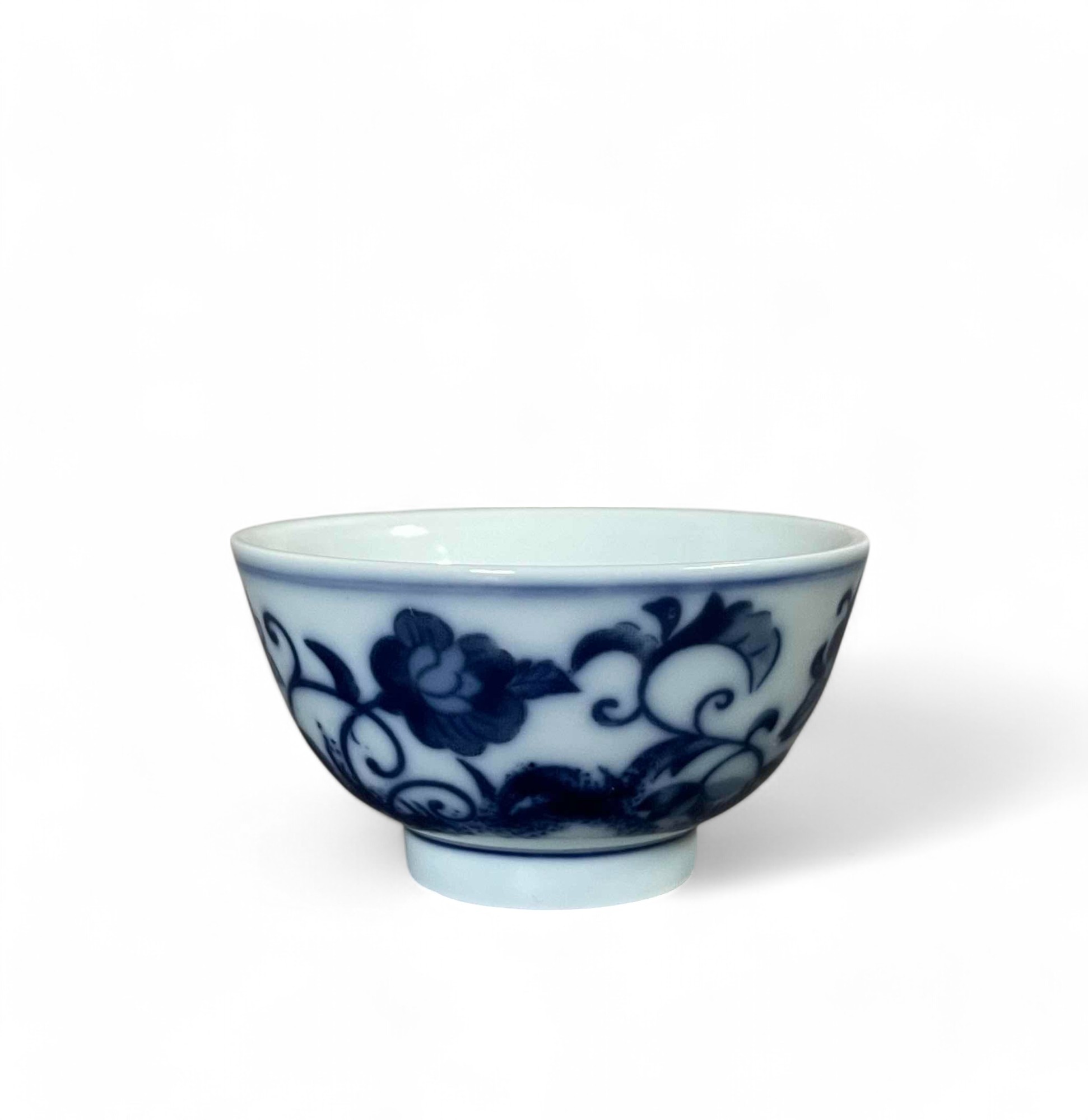 China Teeschalen mit Lotusblumen Kanne aus Porzellan