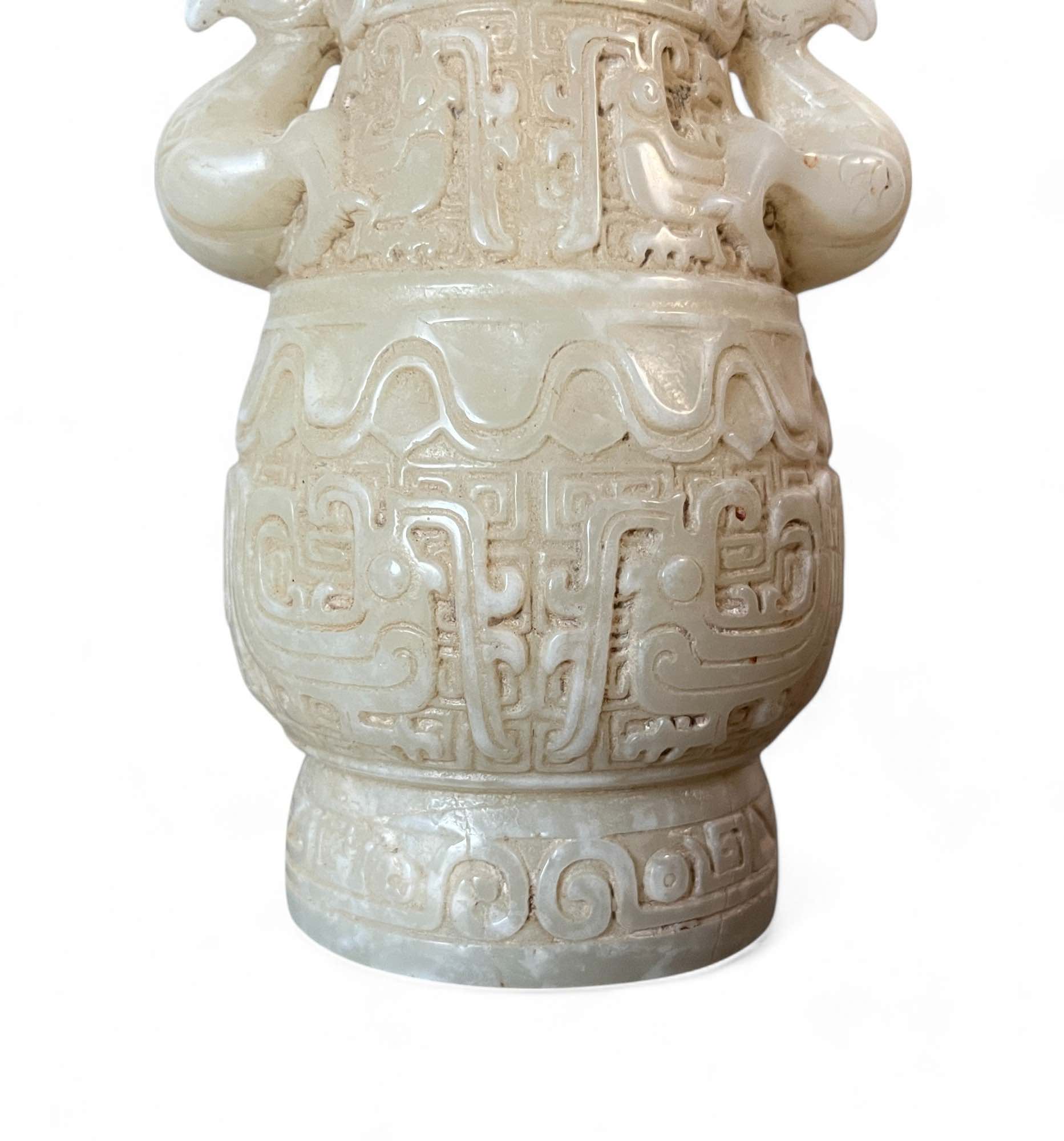 Chinesische Vase aus Hetian Jade