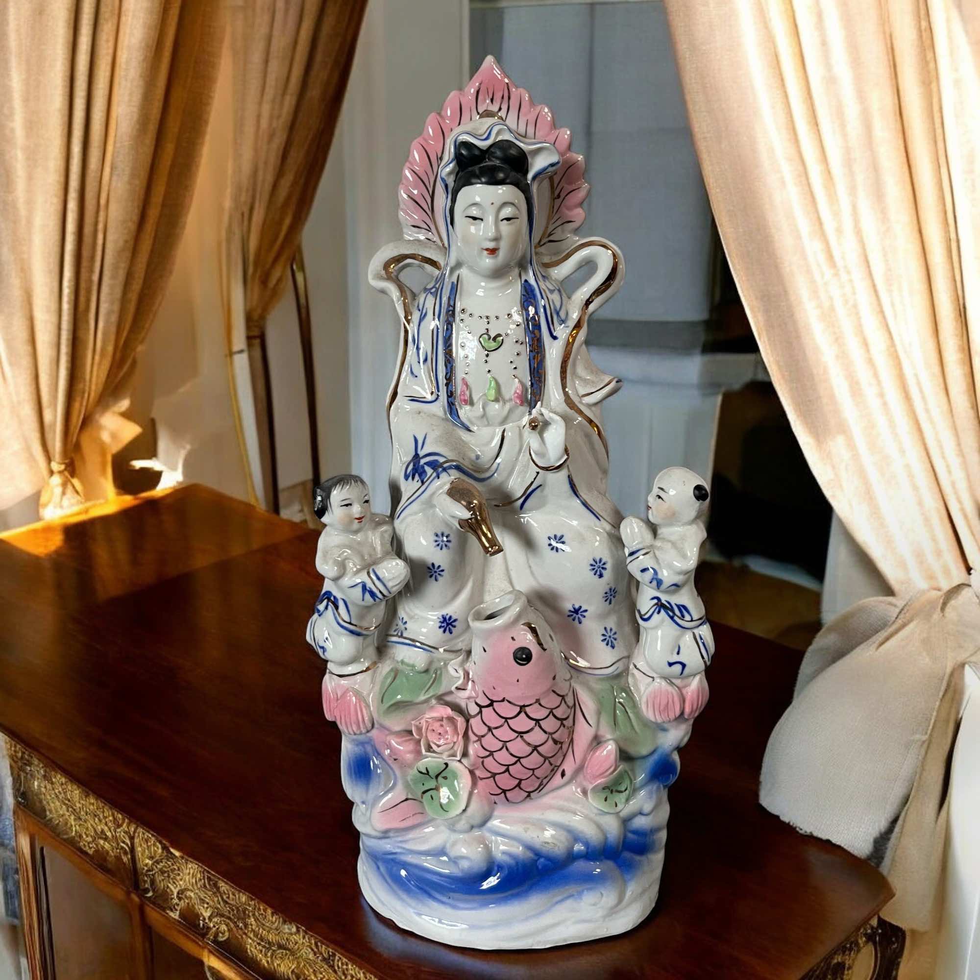 Buddha Figur Kwan-Yin aus Porzellan 36,5cm groß