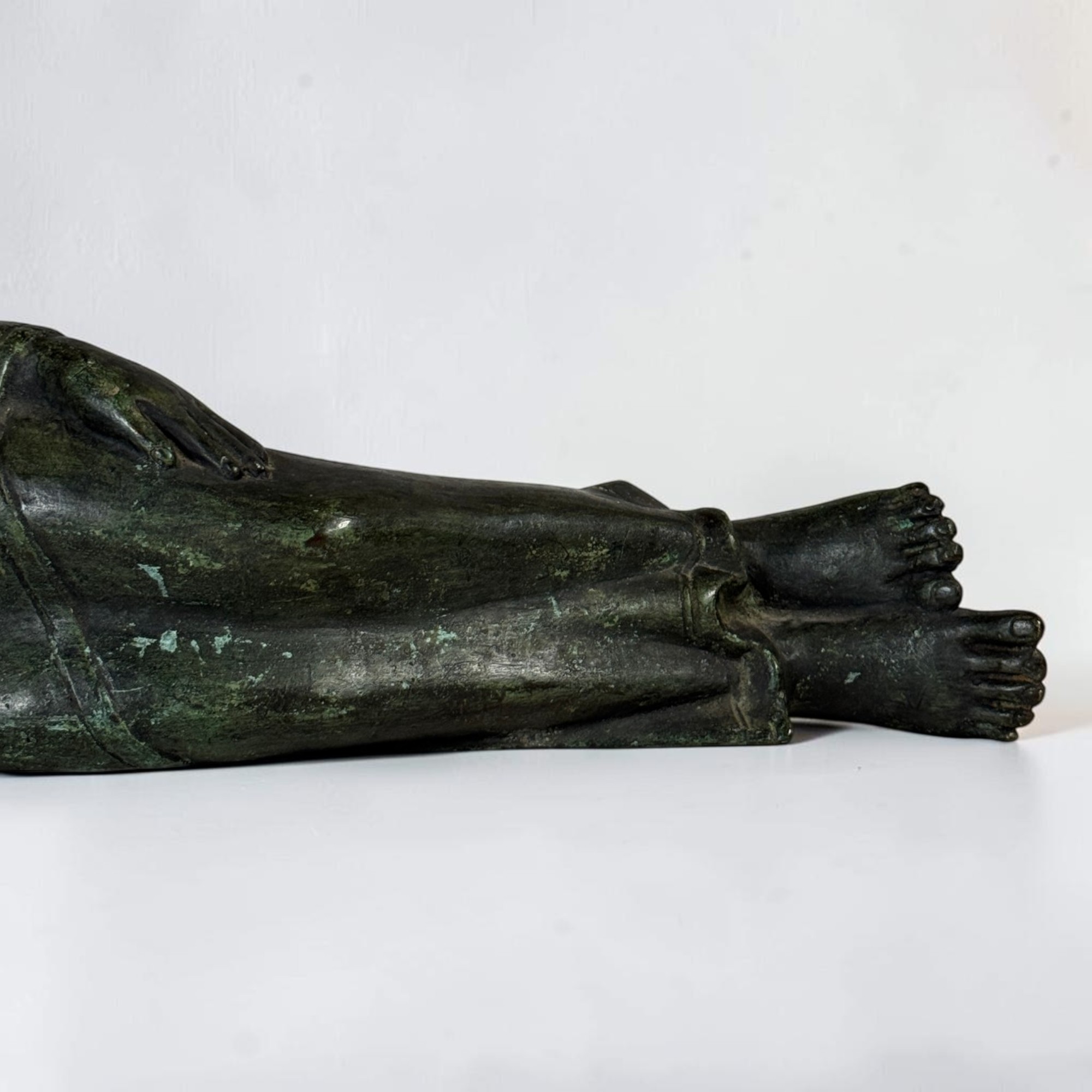 Alter liegender Nirvana Buddha aus Bronze Thailand