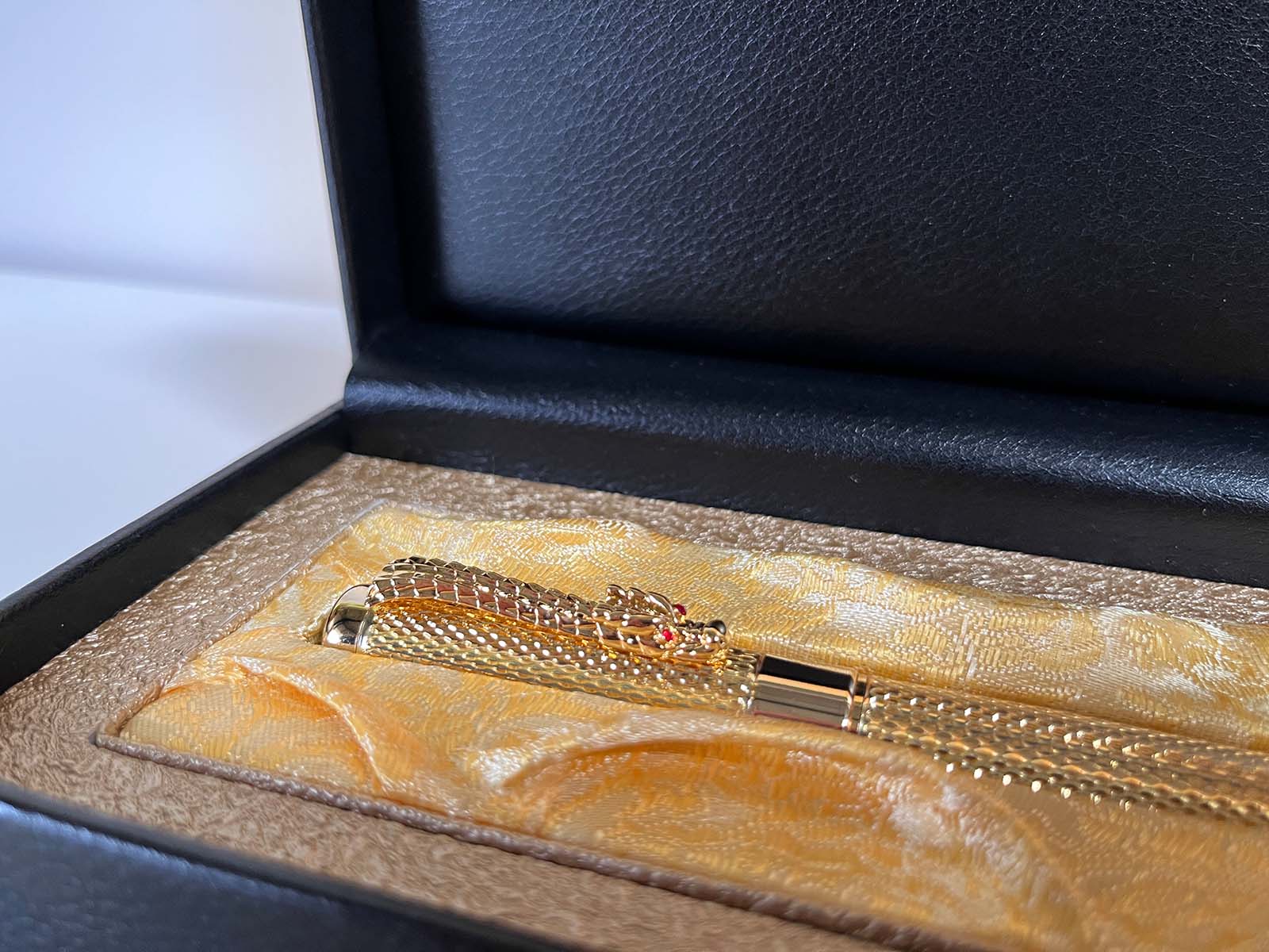 Füllfederhalter Dragon Pen - Drachen Füller - Goldfinger