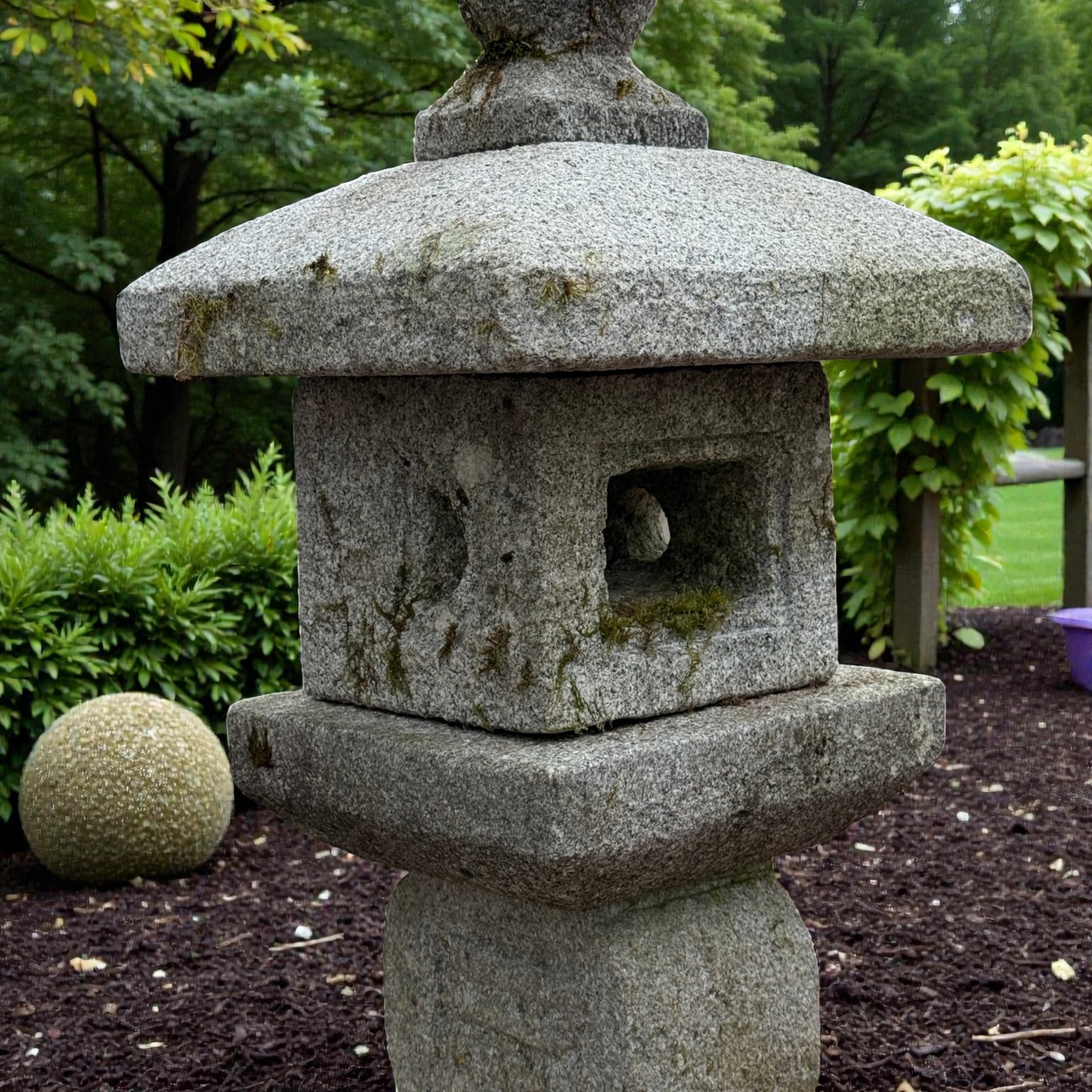 Alte Japanische Steinlaterne Granit 113cm - 5-teilig - Bemoost & Frostfest