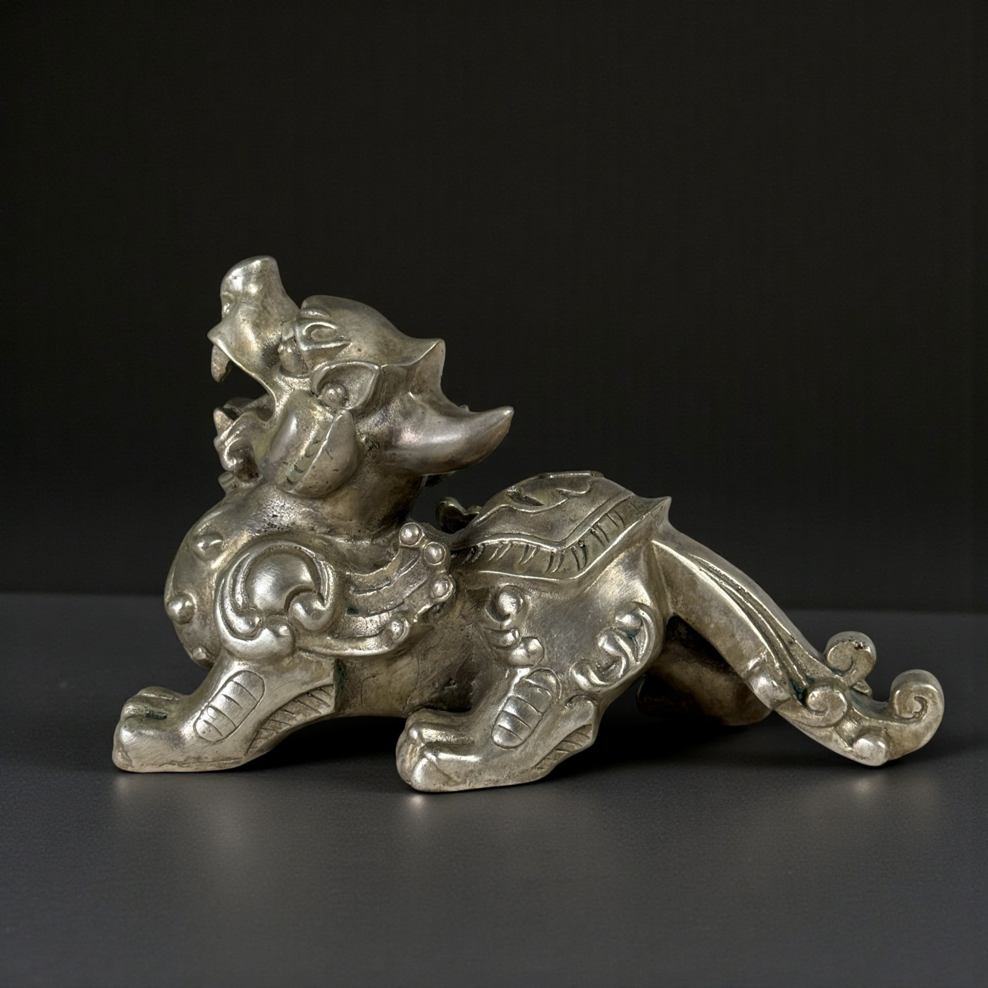 Wächterlöwe Pixiu Skulptur aus Bronze – Feng Shui Glücksbringer & Dekofigur