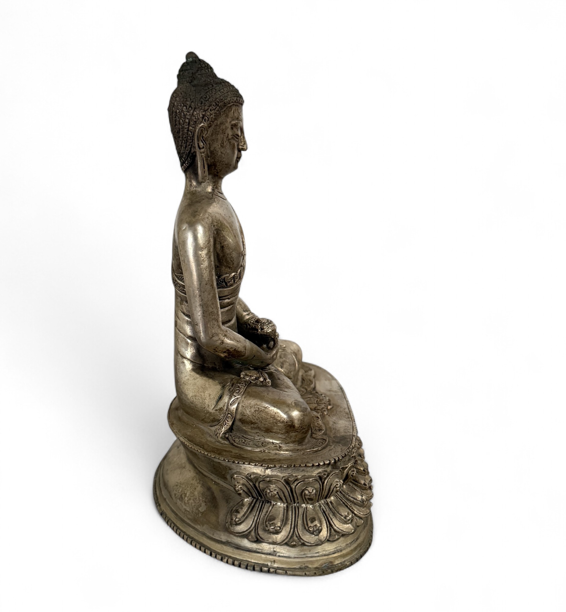 Bronze Buddha in Meditationshaltung – Symbol für Ruhe & innere Balance