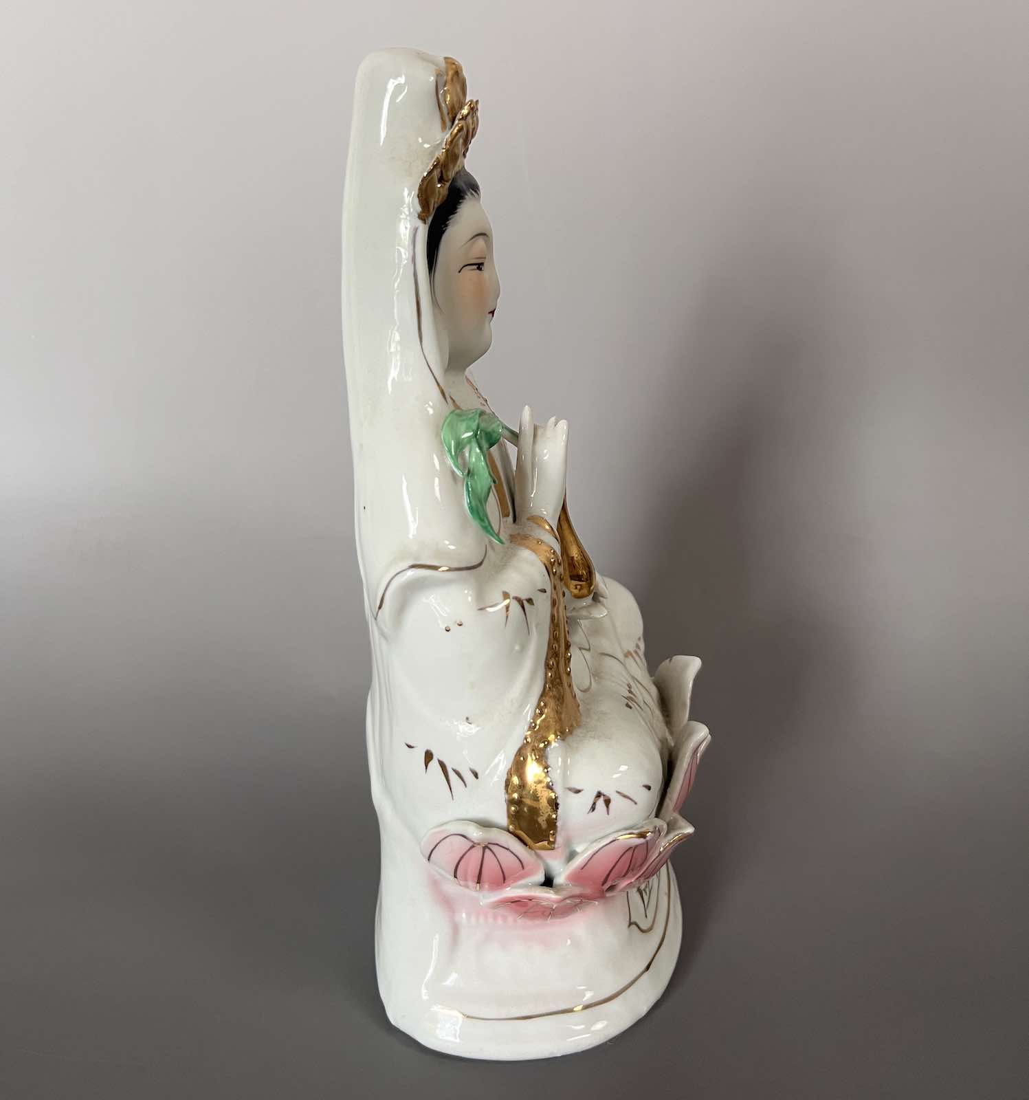 Buddha Figur Kwan-Yin aus Porzellan 23cm groß