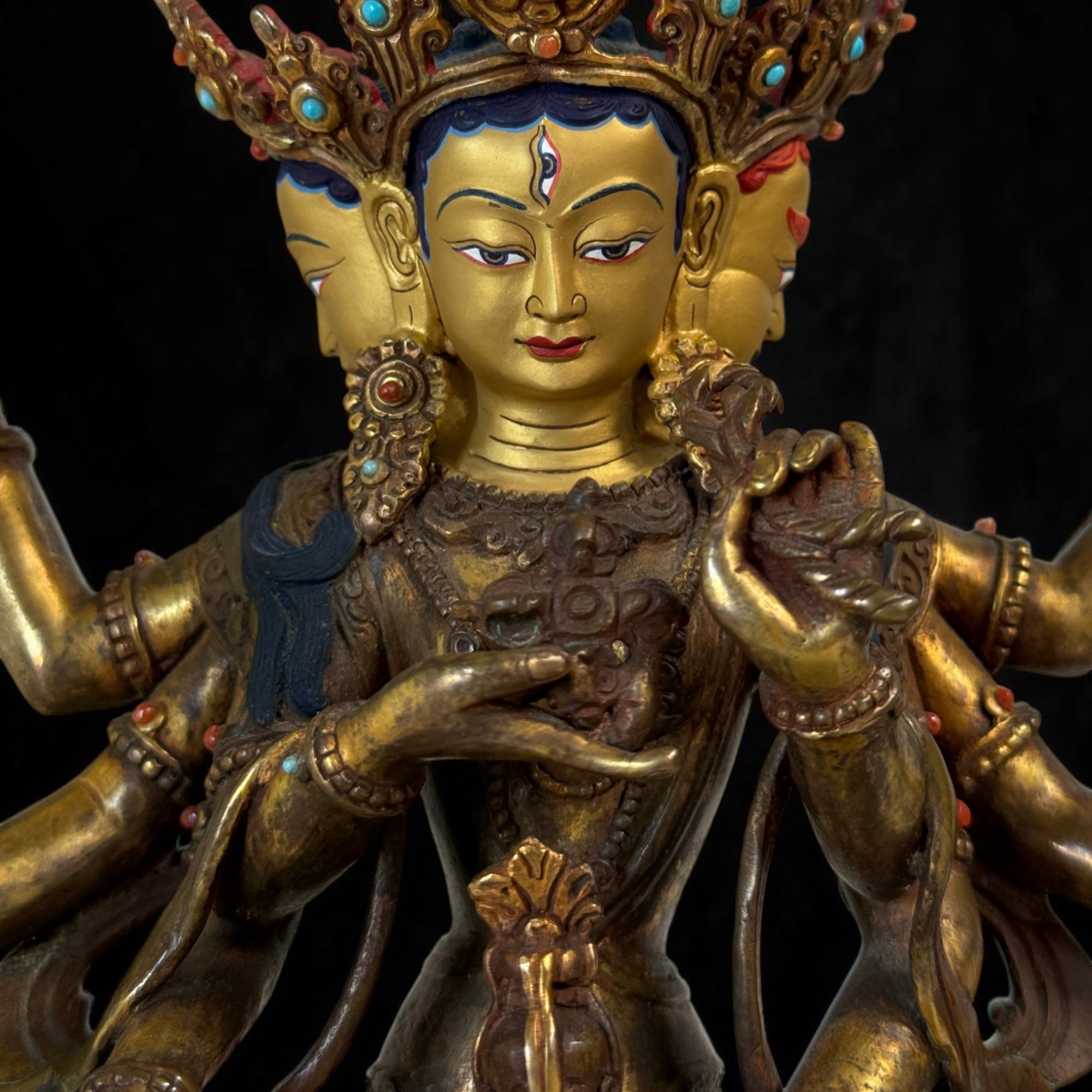Namgyalma Kupferbronze Skulptur Himalaya, vergoldet mit Türkis & Koralle