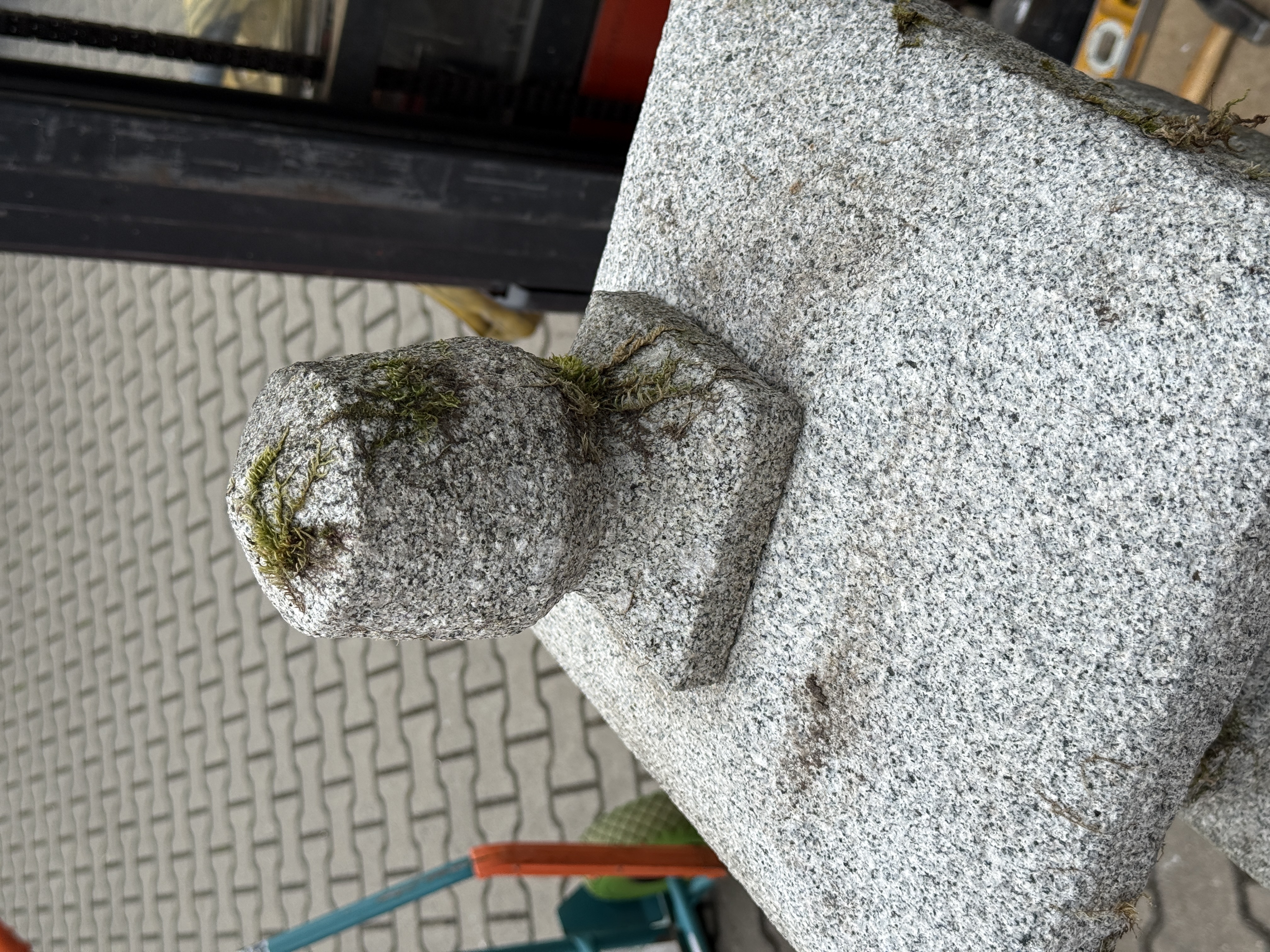 Alte Japanische Steinlaterne Granit 113cm - 5-teilig - Bemoost & Frostfest