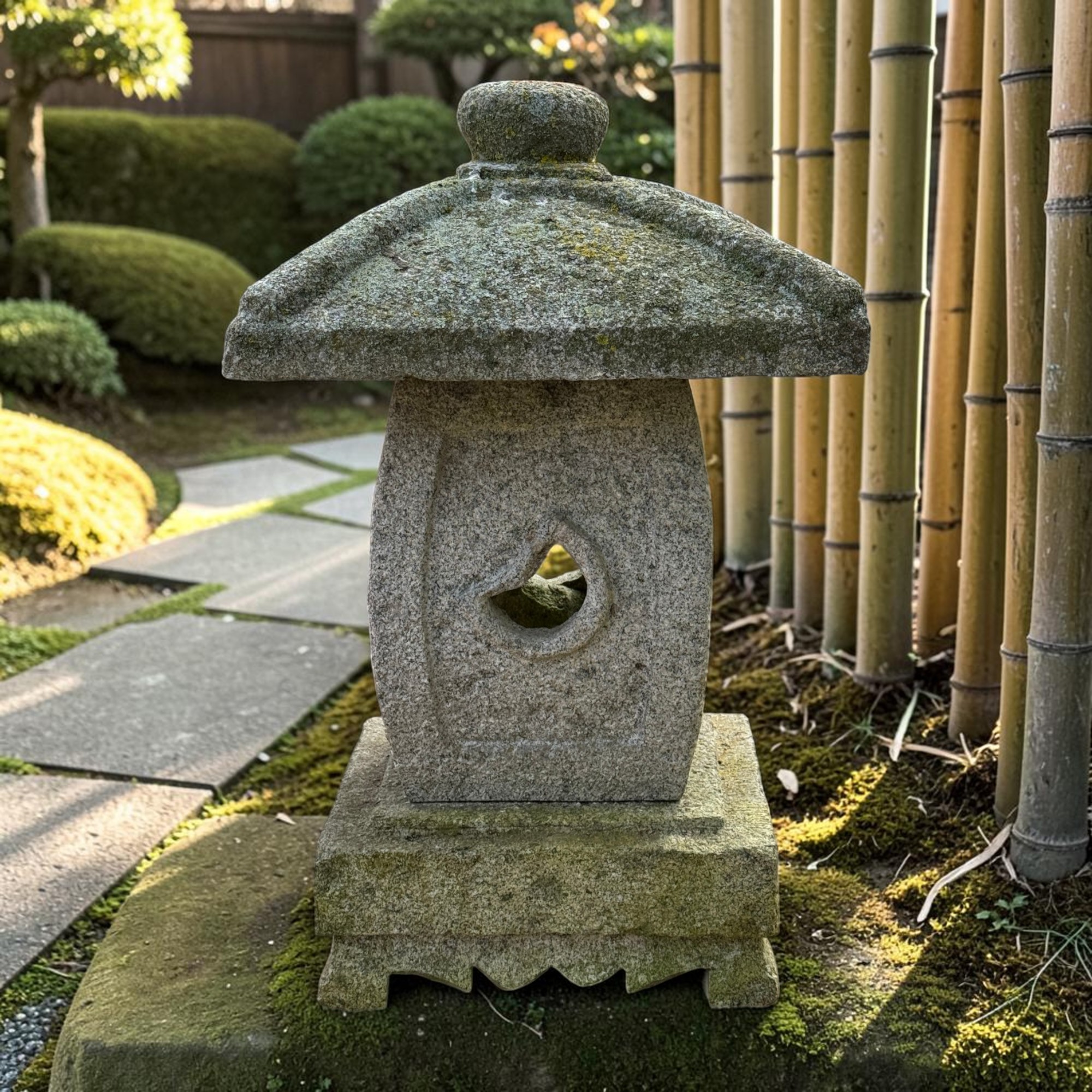 Alte Japanische Steinlaterne Granit 62cm - Ikekomi-Stil - Bemoost & Frostfest