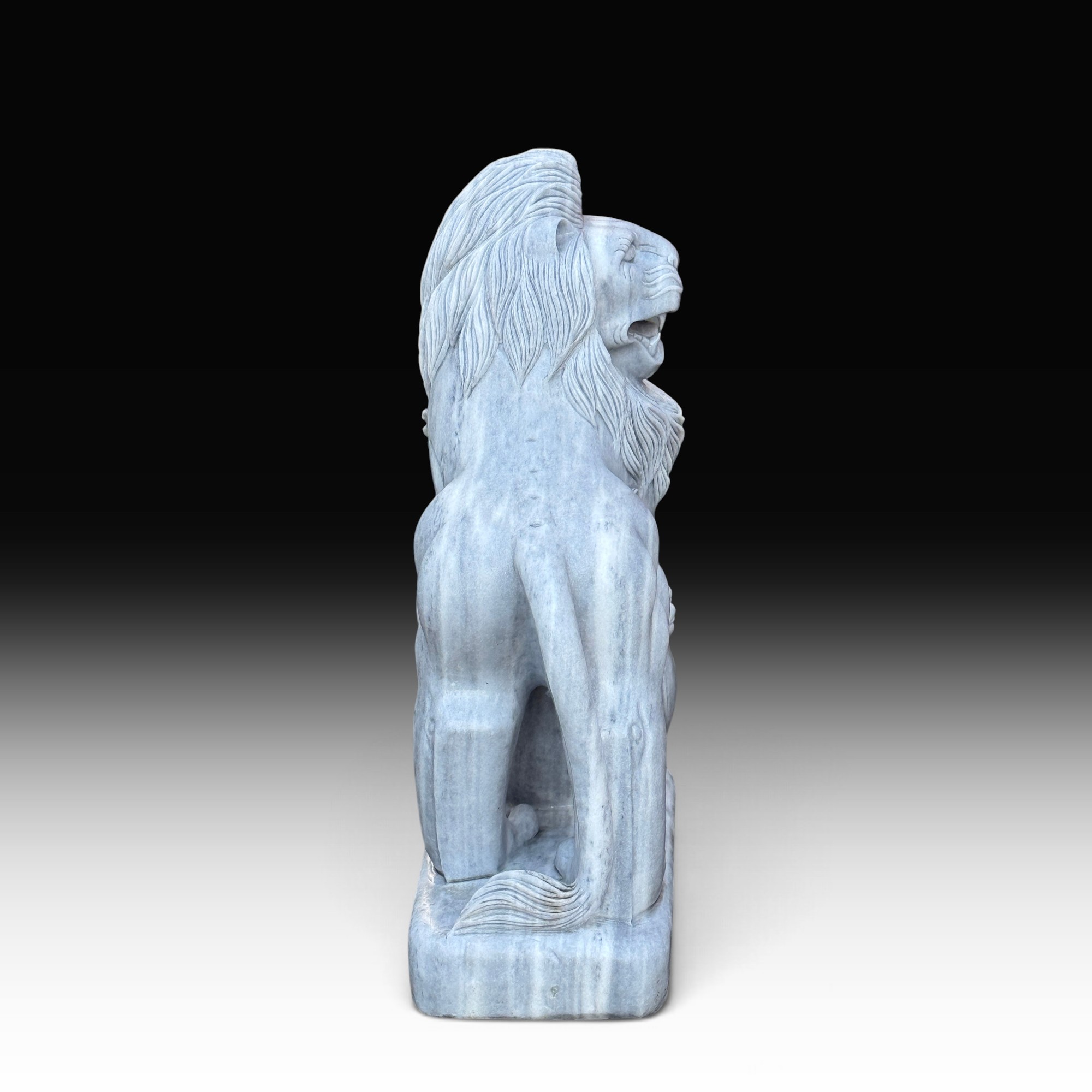 Löwen Statue aus Marmor – Gartenfigur Löwe mit Kugel, frostfest, 100 cm