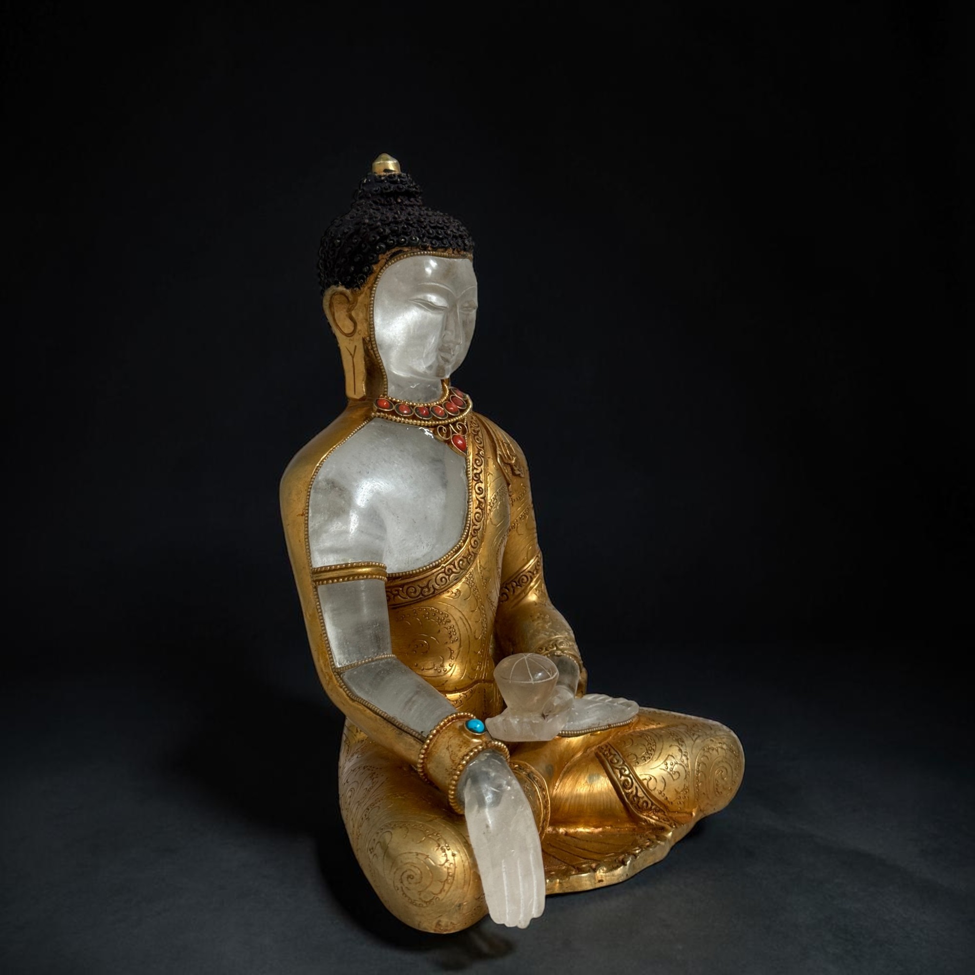 Bronze Buddha Figur feuervergoldet mit Bergkristall aus Nepal
