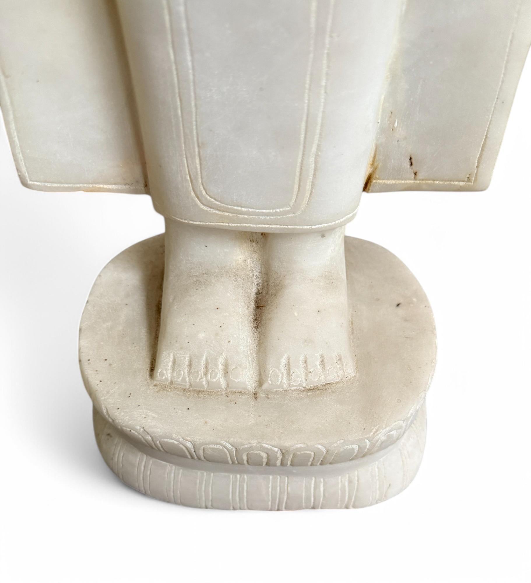 Birmanische Alabaster Buddha Skulptur gekrönt, 64 cm