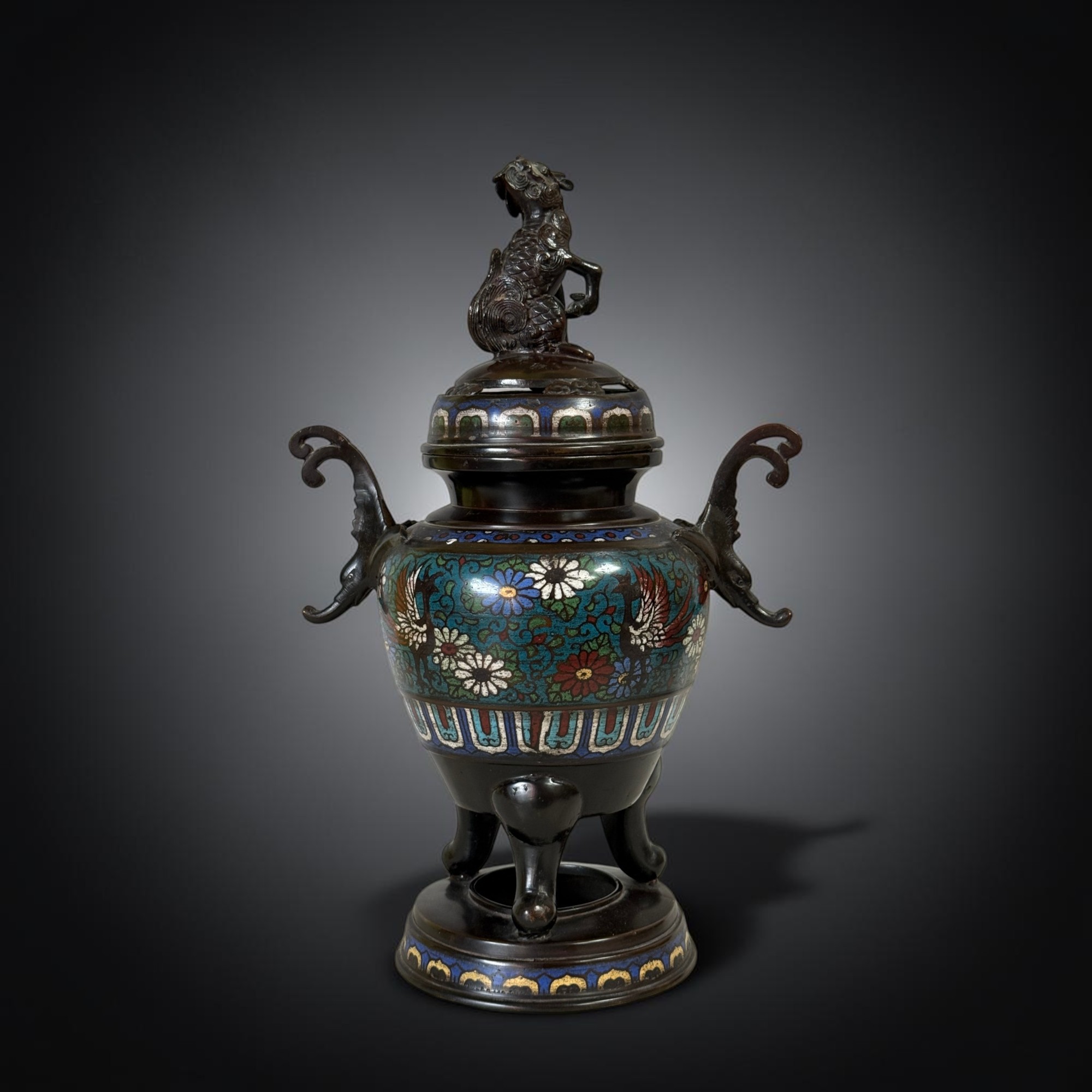 Altes chinesisches Räuchergefäß aus Bronze & Cloisonne mit Wächterlöwe