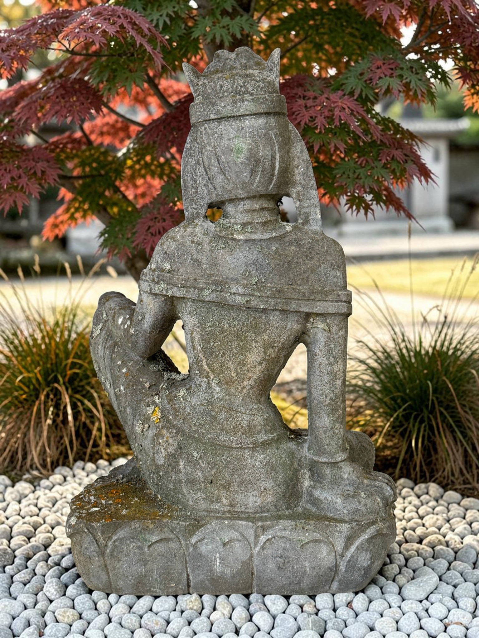 Guanyin Skulptur aus Naturstein – Alte asiatische Gartenfigur, 50 cm hoch