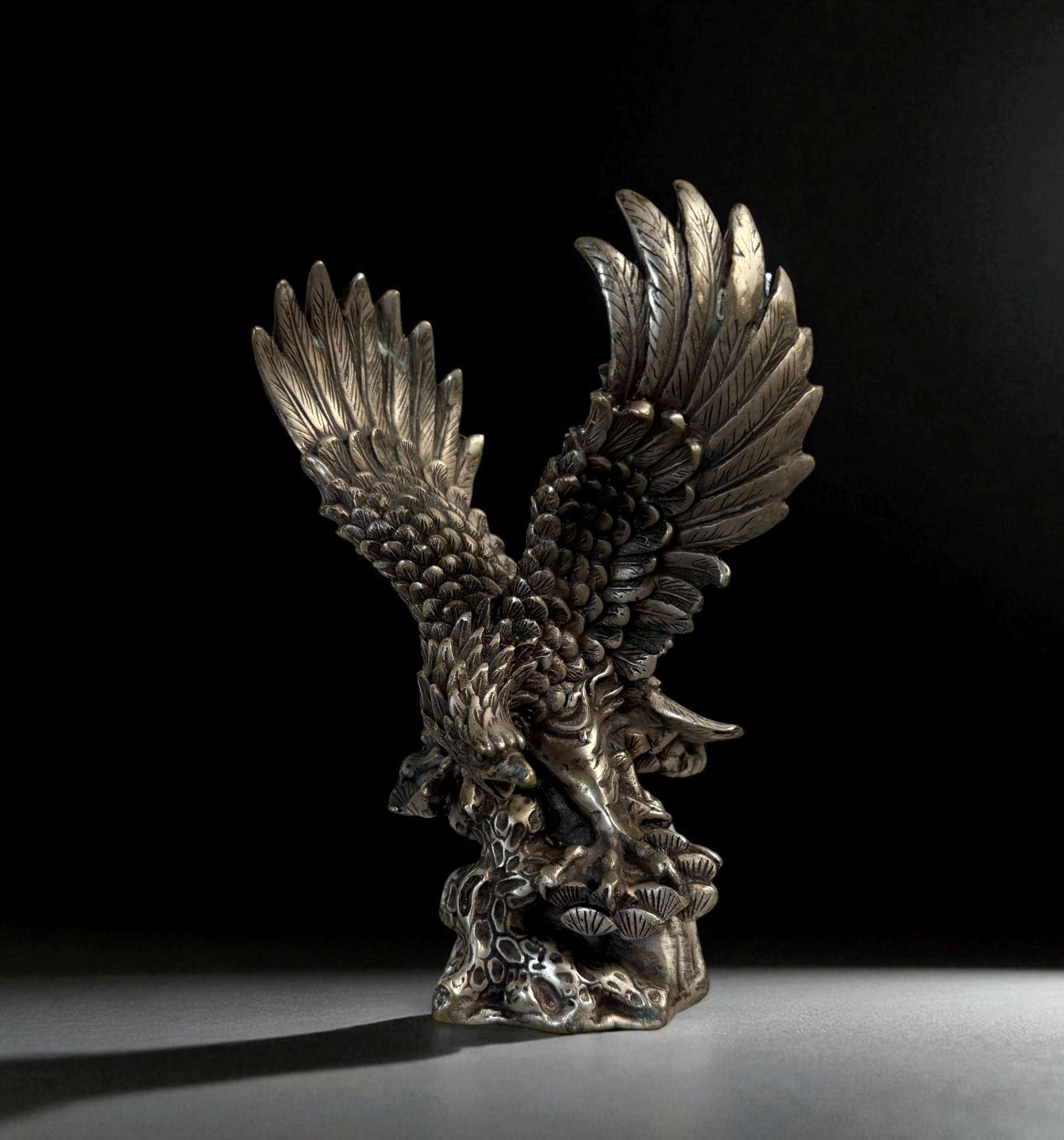 Adler Skulptur aus Bronze – Krafttier Symbol für Stärke & Freiheit, mit Patina