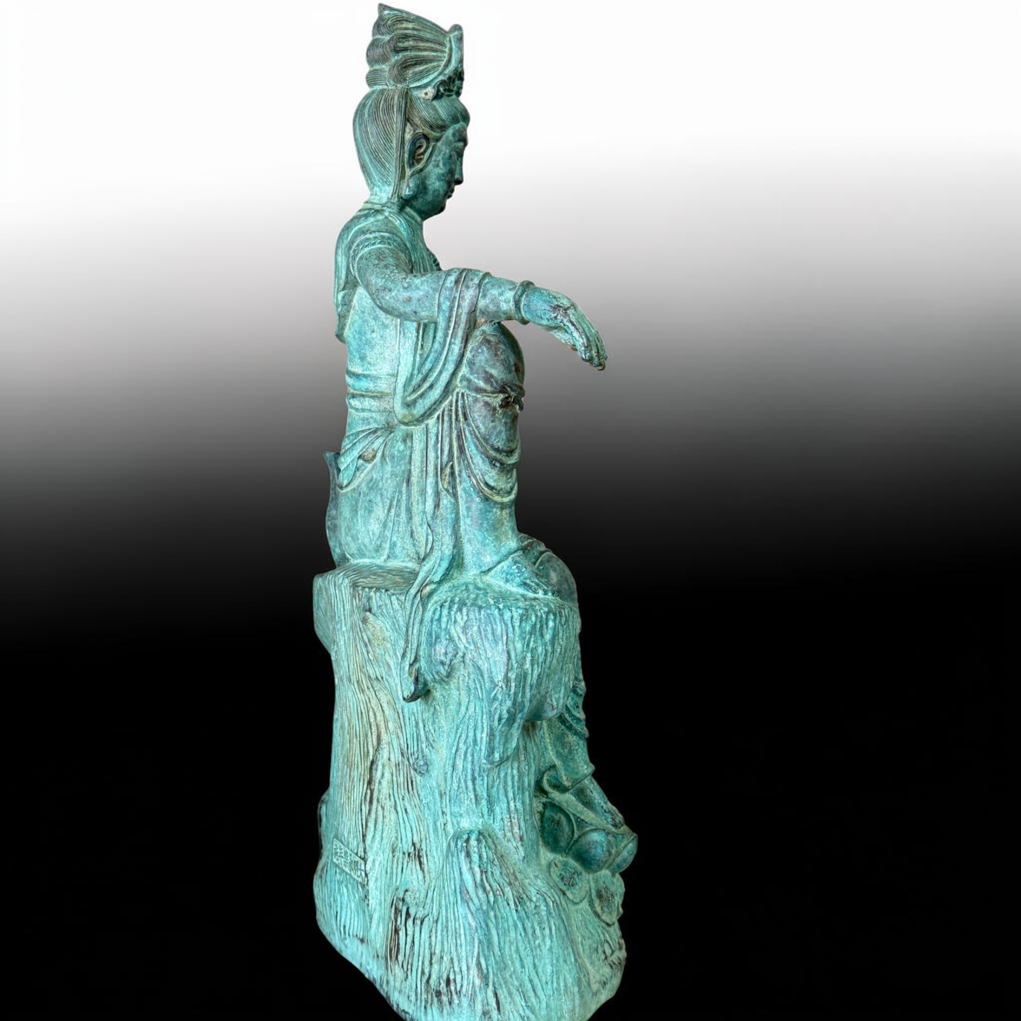 Alte Guanyin Bronze Figur – Bodhisattva des Mitgefühls China (ca. 30-40 J.)