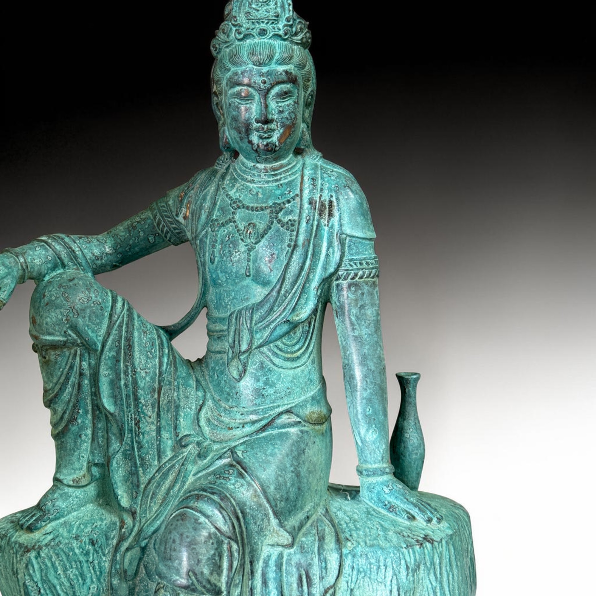 Alte Guanyin Bronze Figur – Bodhisattva des Mitgefühls China (ca. 30-40 J.)