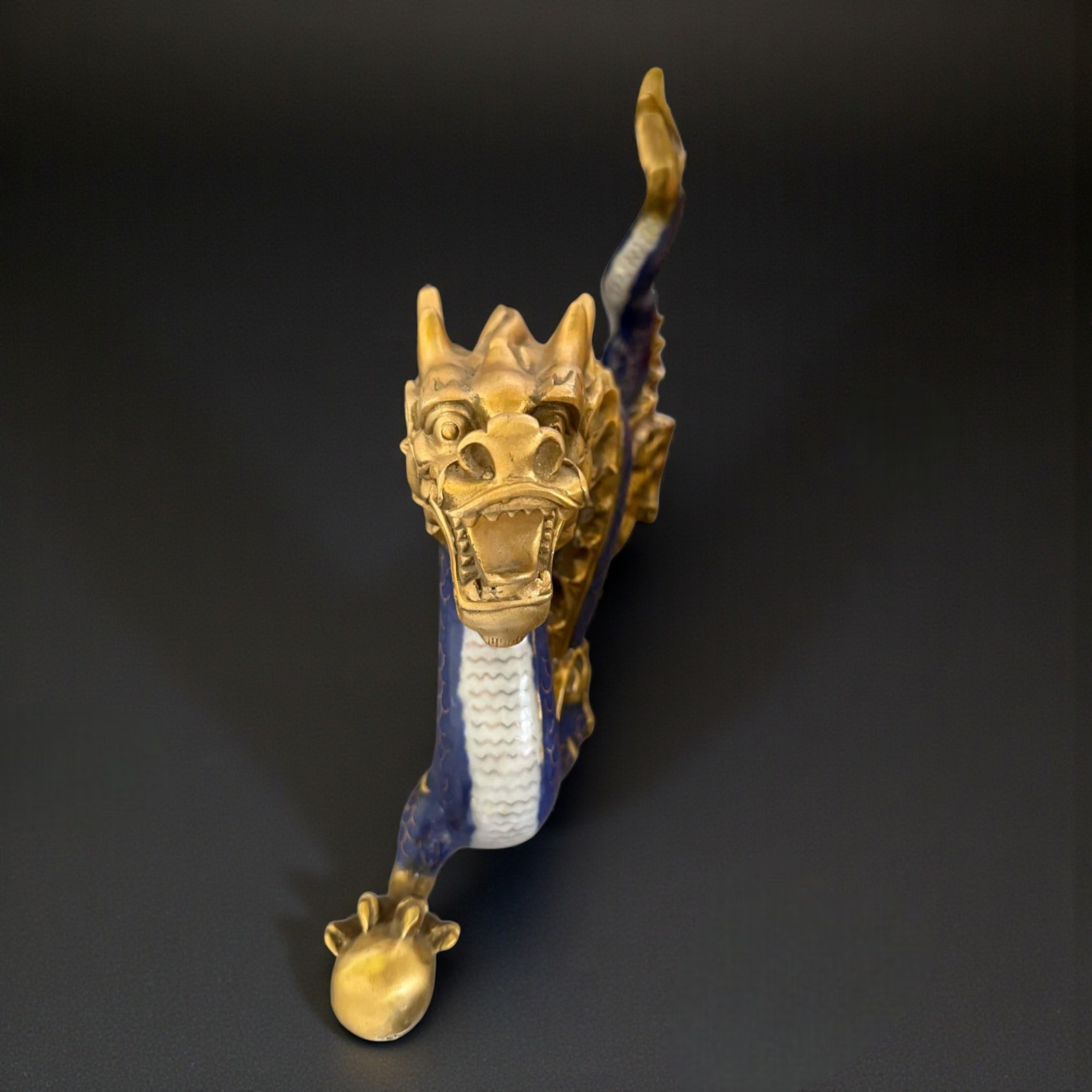 Wasserdrache aus Bronze & Cloisonné – Symbol für Weisheit, Ruhe und Lebensenergie