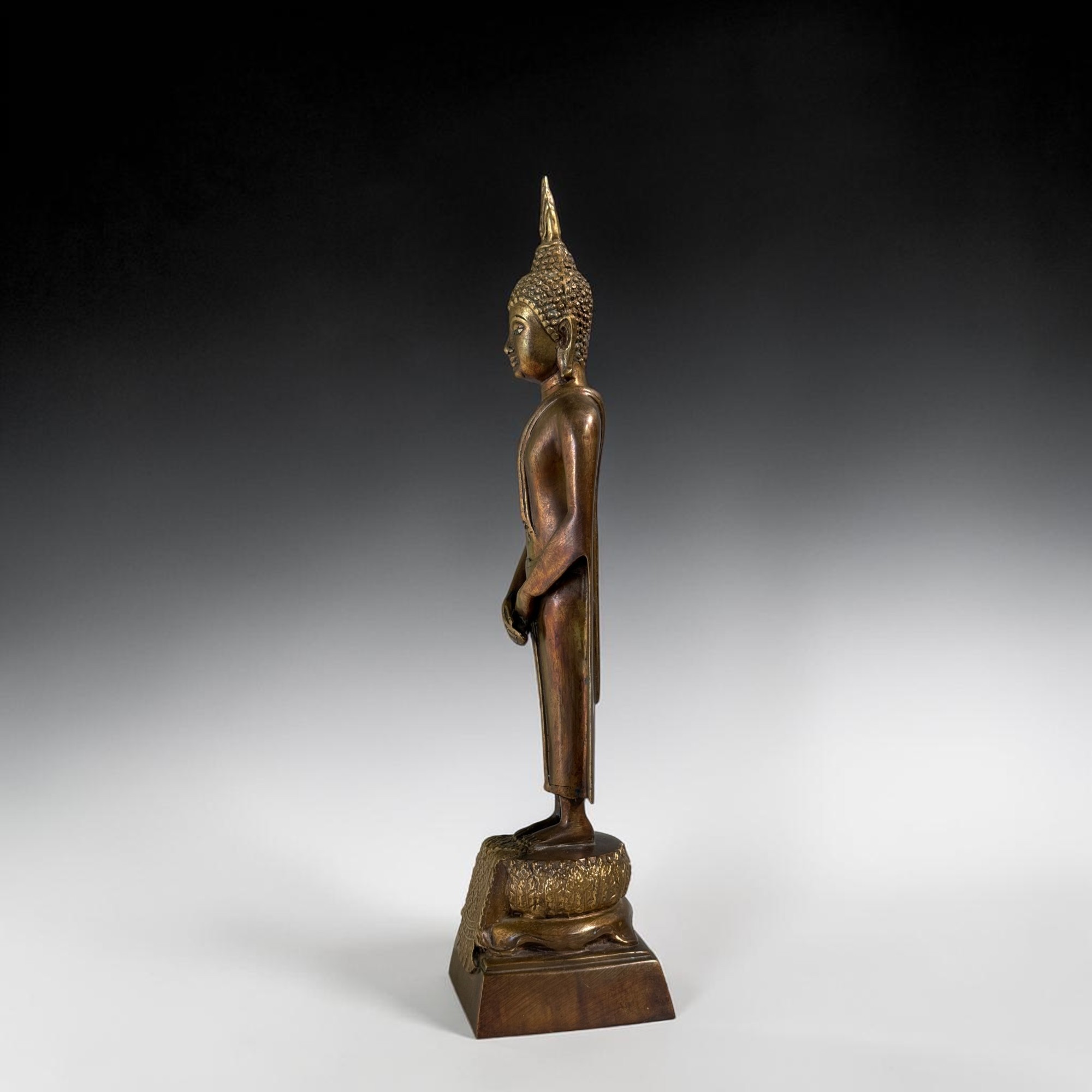 Thailändischer Sonntag-Buddha aus Bronze, Unikat aus Nordthailand, 1980er Jahre