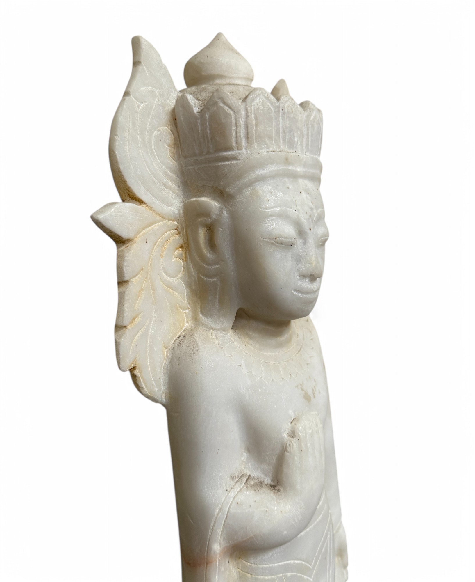 Birmanische Alabaster Buddha Skulptur gekrönt, 64 cm