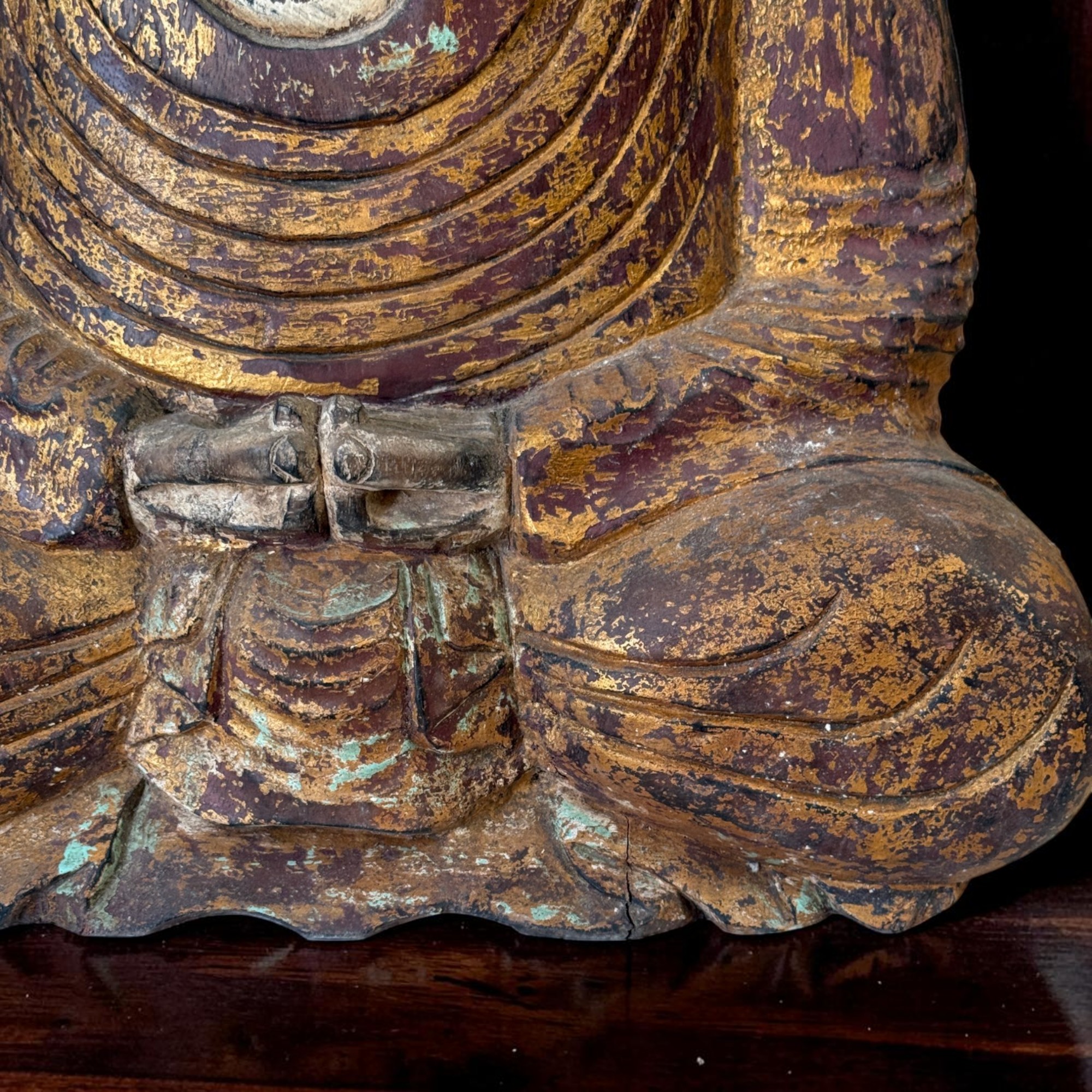 Massiver Suarholz Buddha Meditierend – Handarbeit & Vintage-Look (65 cm)