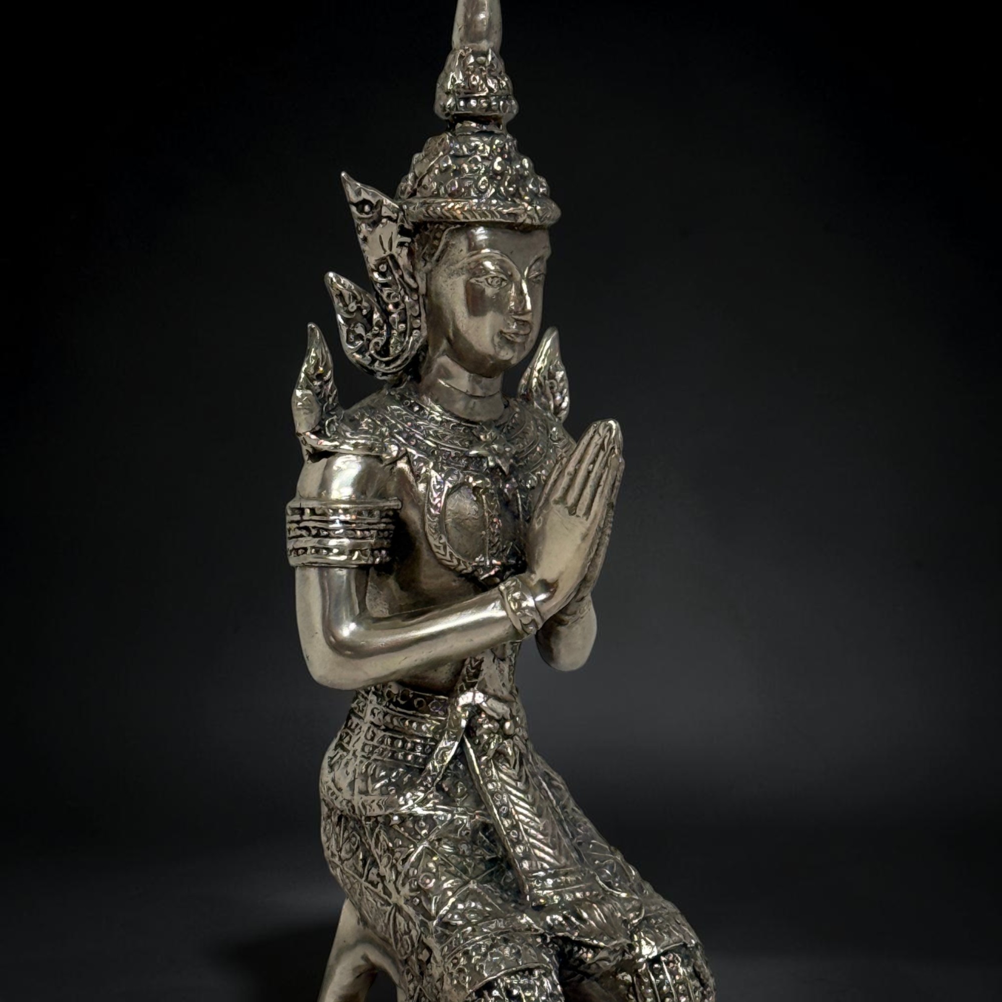 Thailand Tempelwächter aus Bronze – Kniende Thepphanom Figur (17,5 cm)