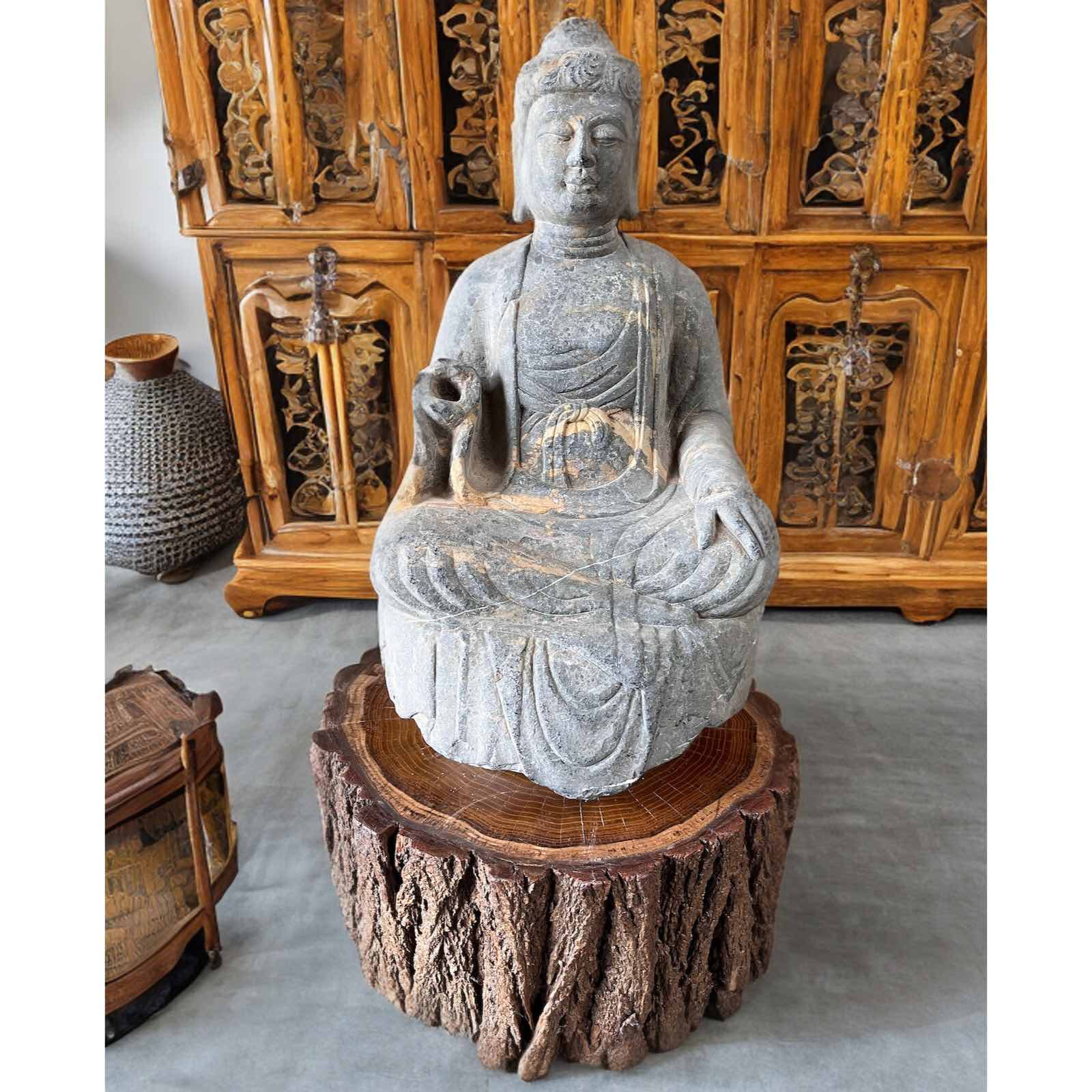 Stein Buddha Figur (72cm) auf Holz Podest