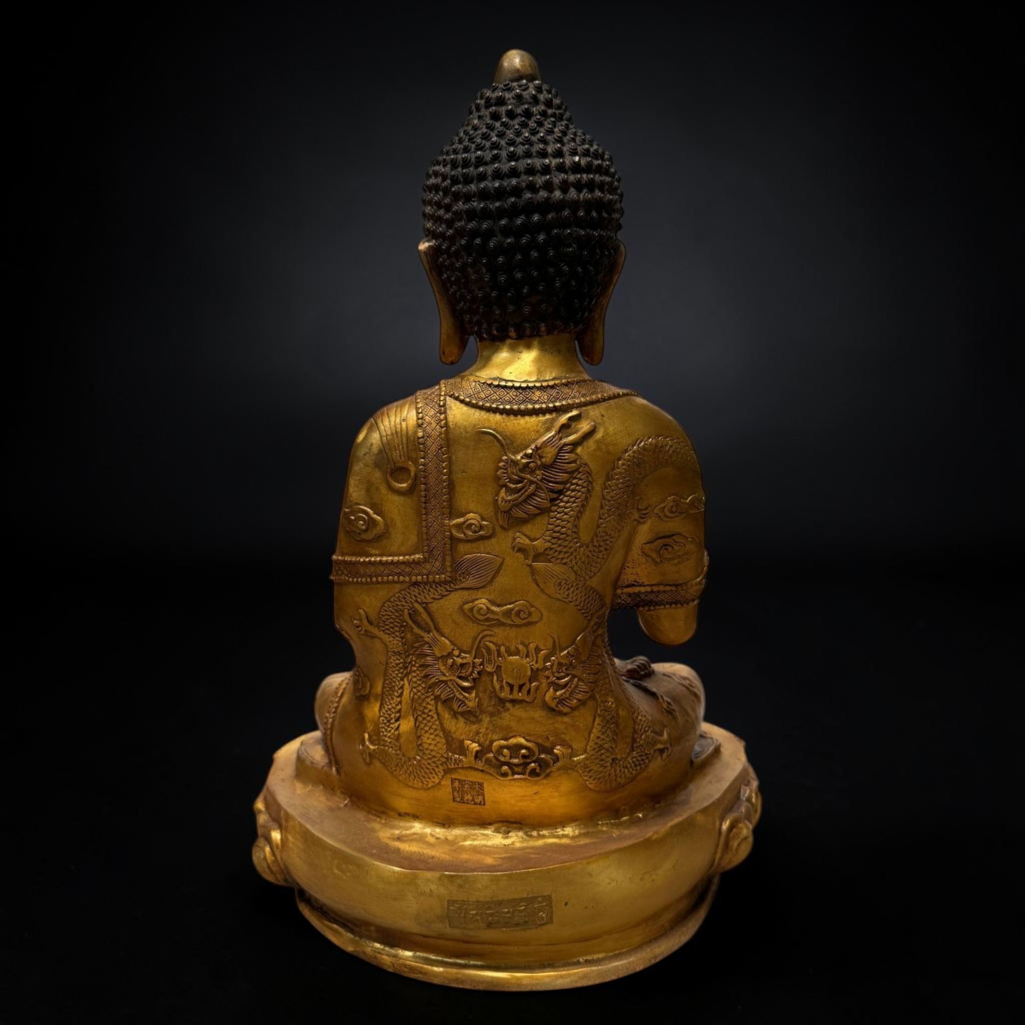 Bronze-Buddha 44 cm – Schutzgeste & Drachen – Sichuan China
