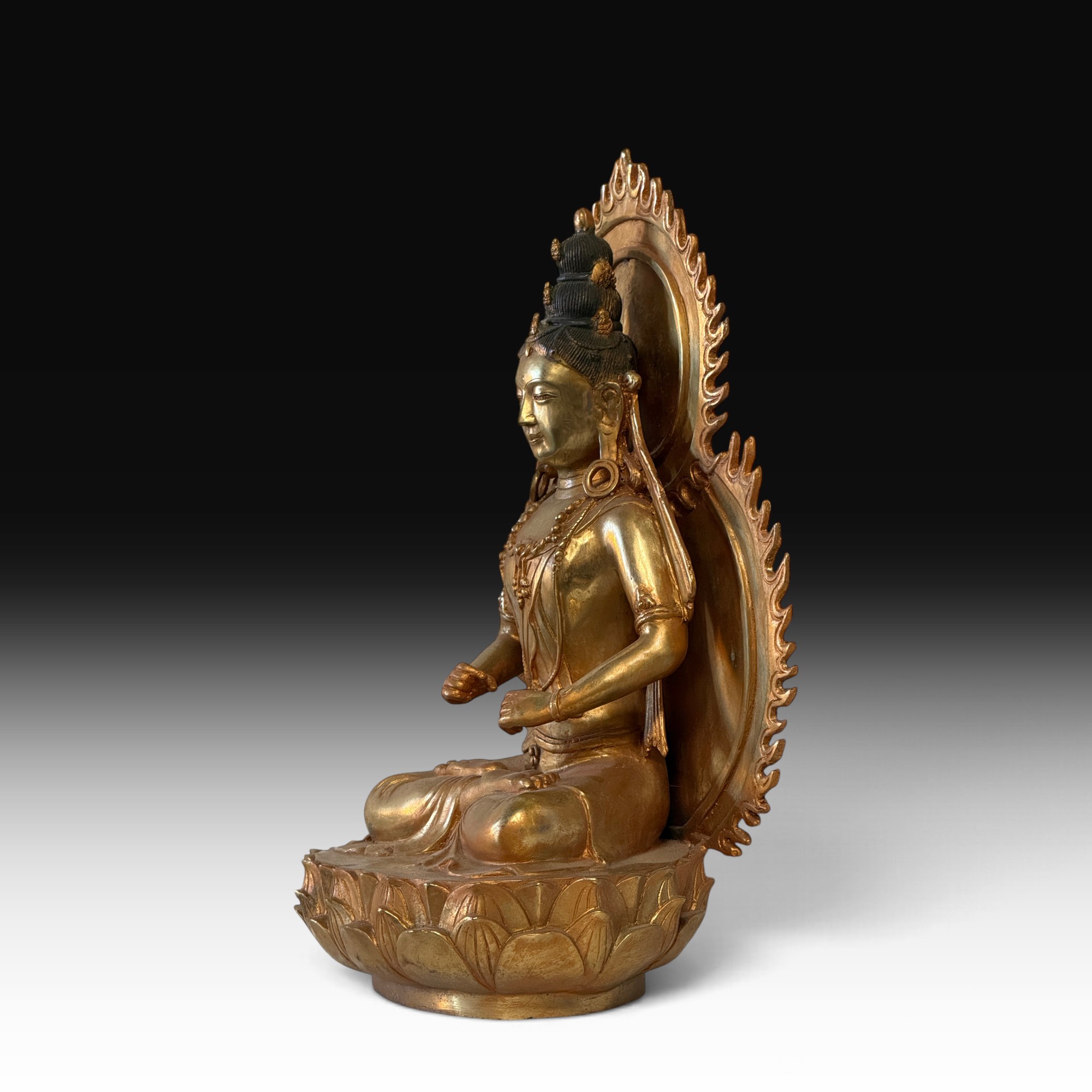 Bodhisattva Figur Bronze China 43 cm – Buddha Statue auf Lotosthron mit Aureole