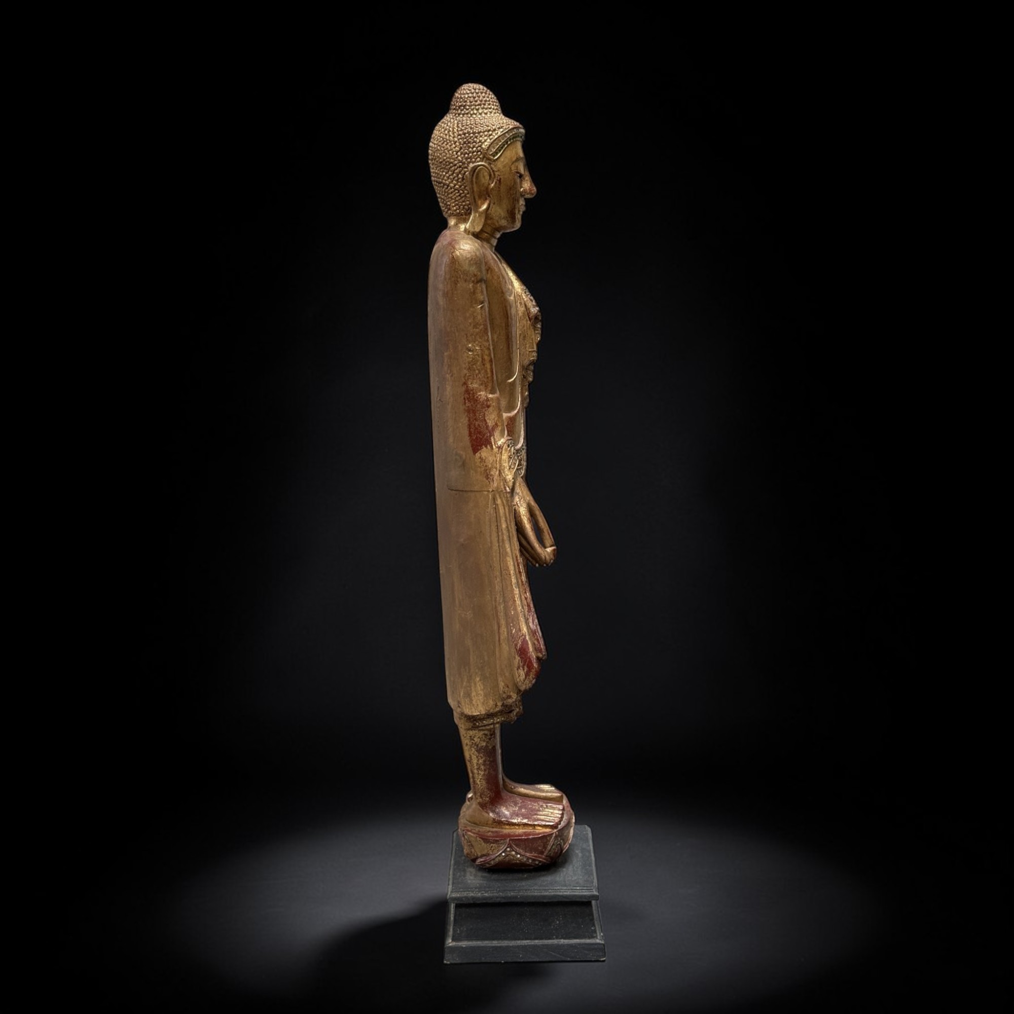 Großer thailändischer Buddha – 140 cm, Holz blattvergoldet, ca. 70-90 J. alt