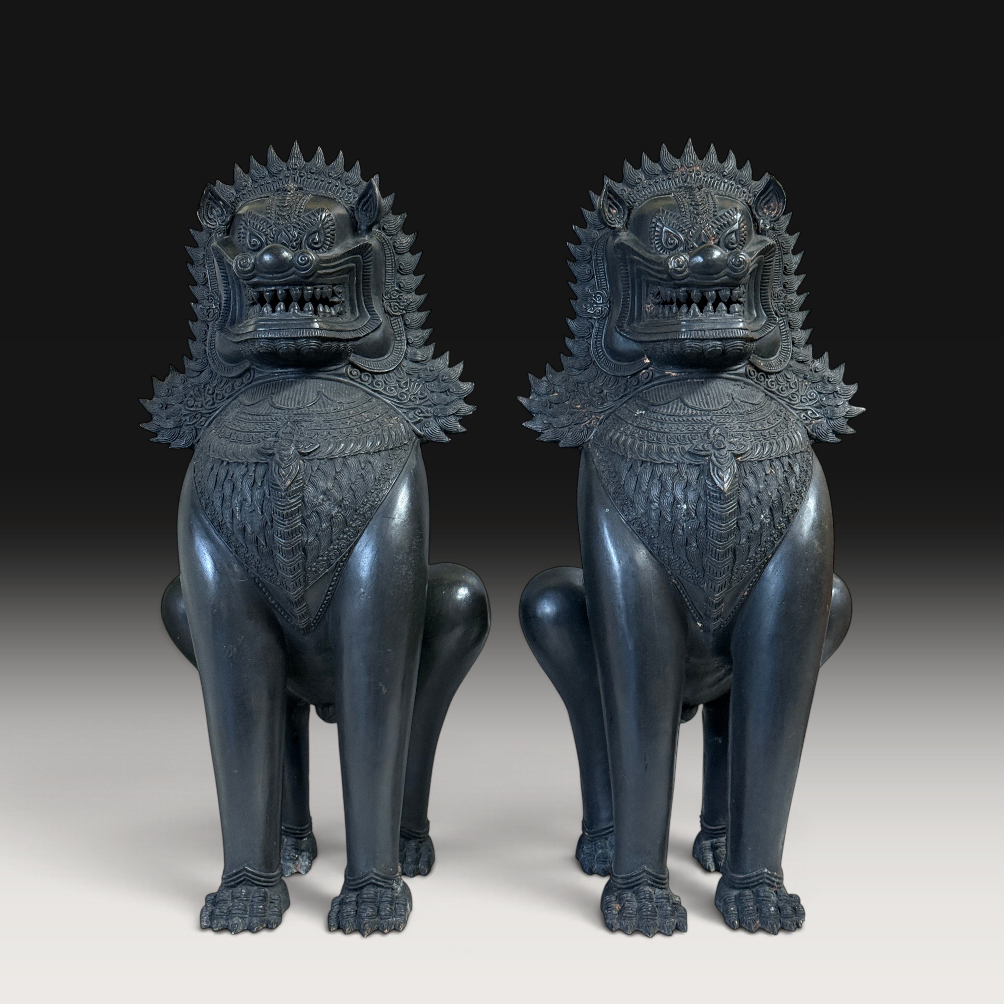 Singha Löwen Paar Bronze – Tempelwächter aus Thailand, ca. 50–70 Jahre, 62 cm